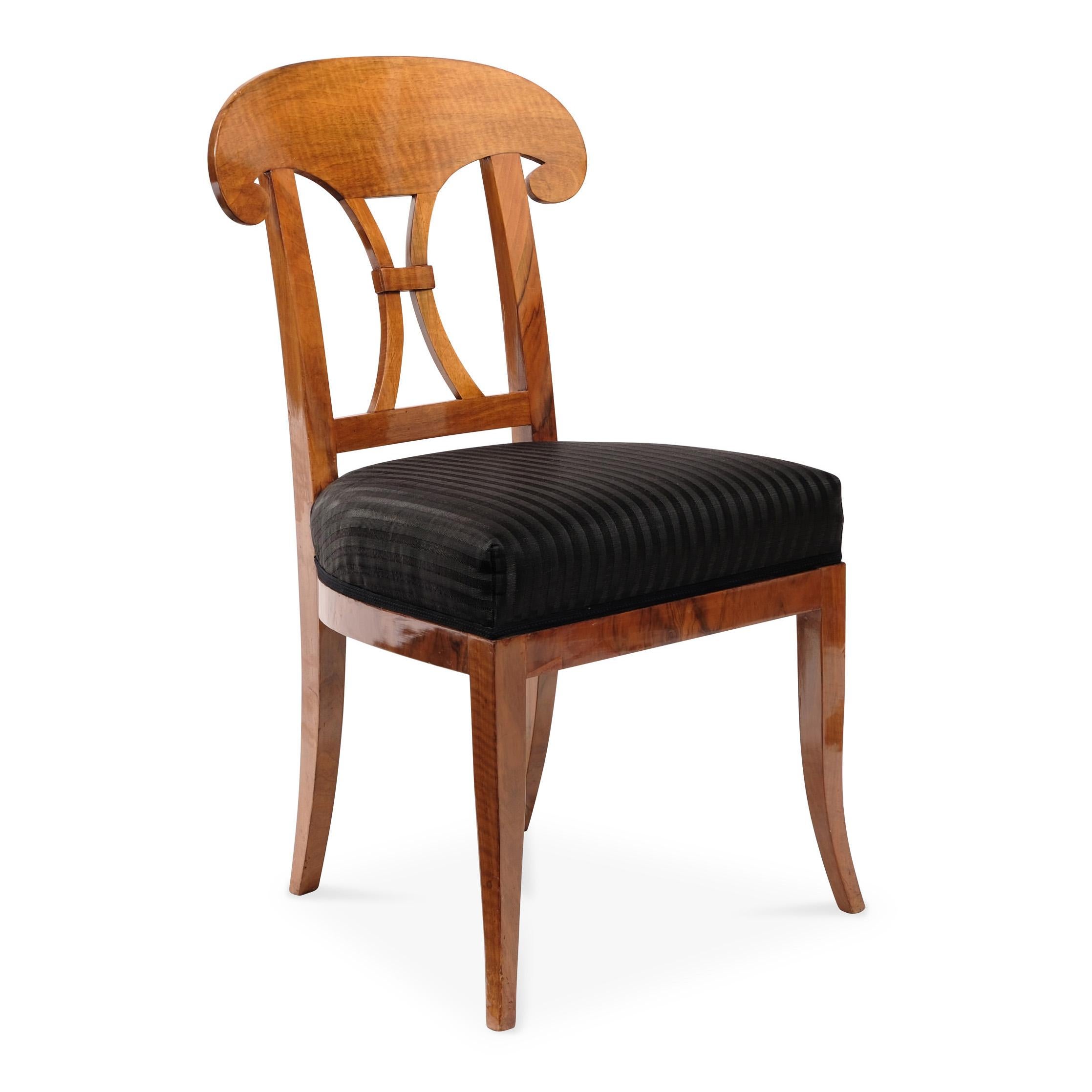 Set of 4 19th Century Biedermeier Chairs Walnut For Sale 1