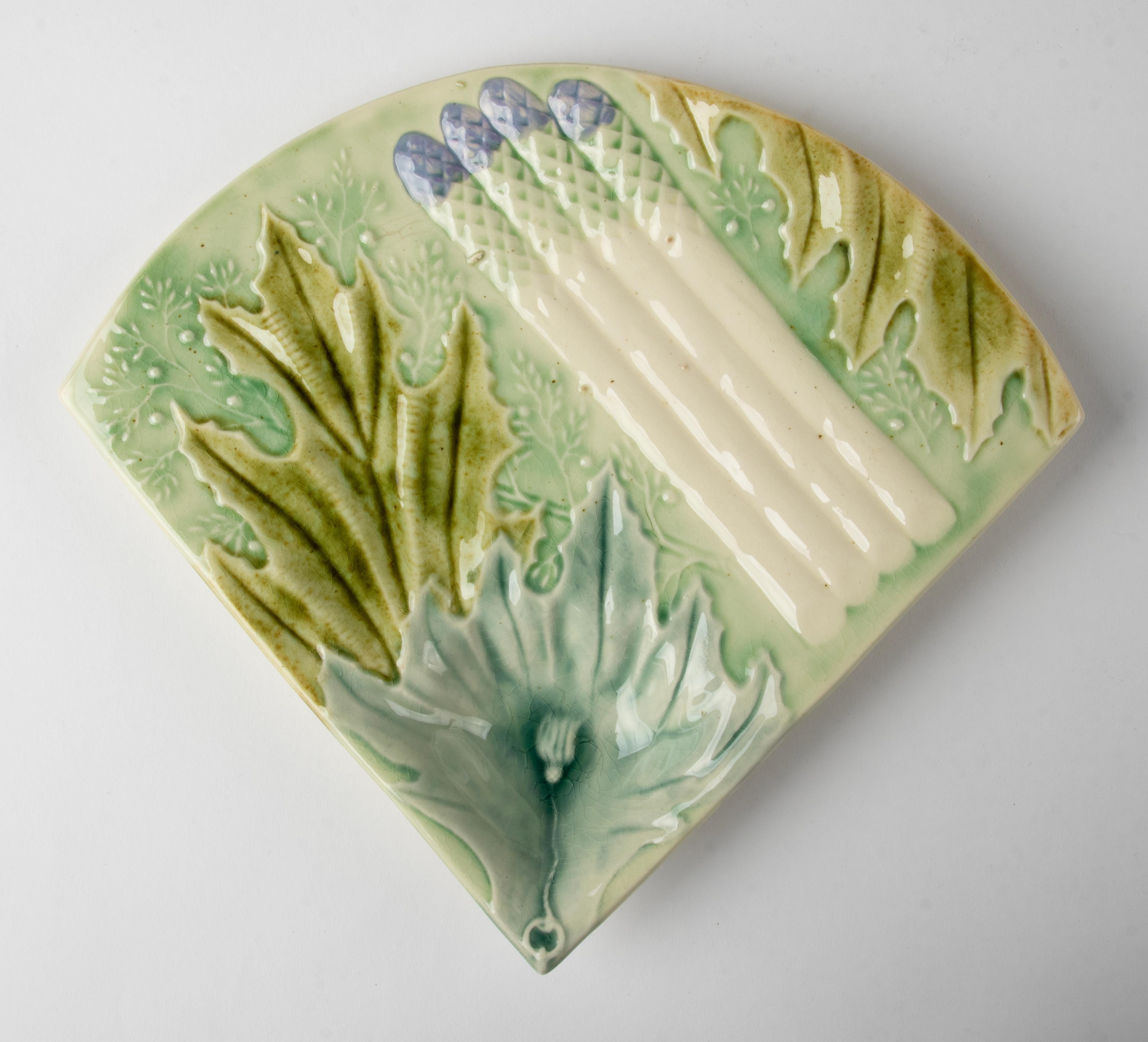 Set of 4 19th Century Majolica Ceramic Asparagus Plates In Good Condition In Casteren, Noord-Brabant