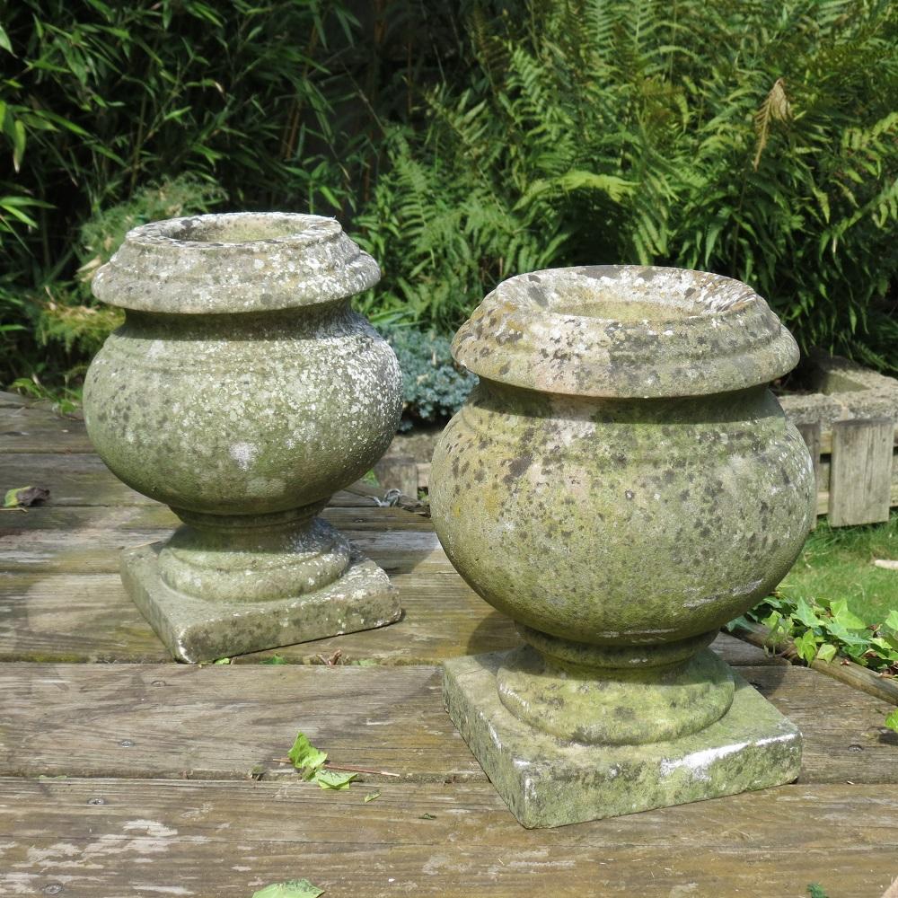 Very nice set of 4 small weathered garden urns, turned marble.

Originate from France, date from the late 19th Century.


Small loss to the edge of one of the urns, this has weathered nicely.

26cm tall 20cm diameter at widest point, opening