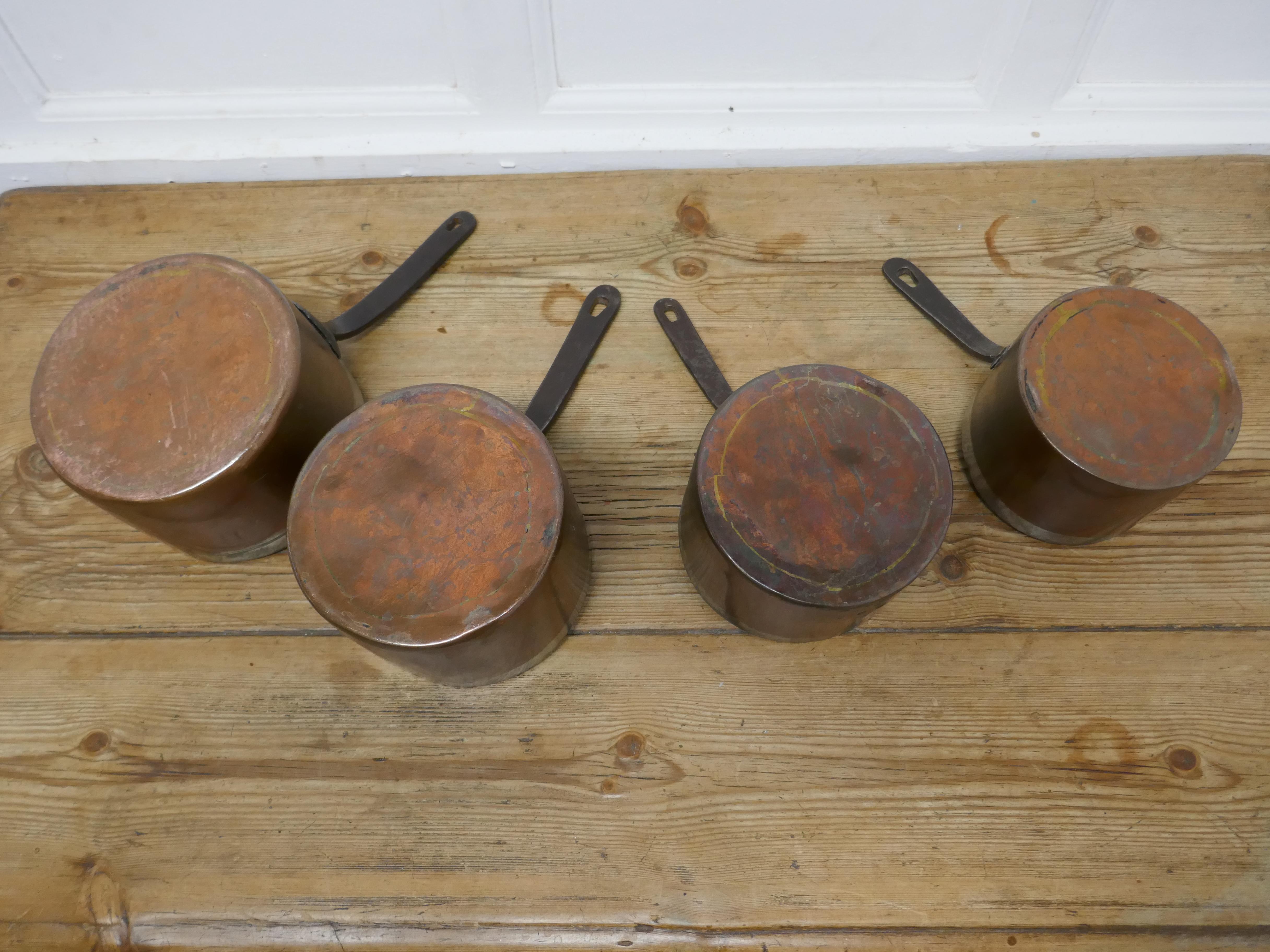 Ensemble de 4 pots en cuivre teinté écossais du 19ème siècle par James Grayson Bon état - En vente à Chillerton, Isle of Wight