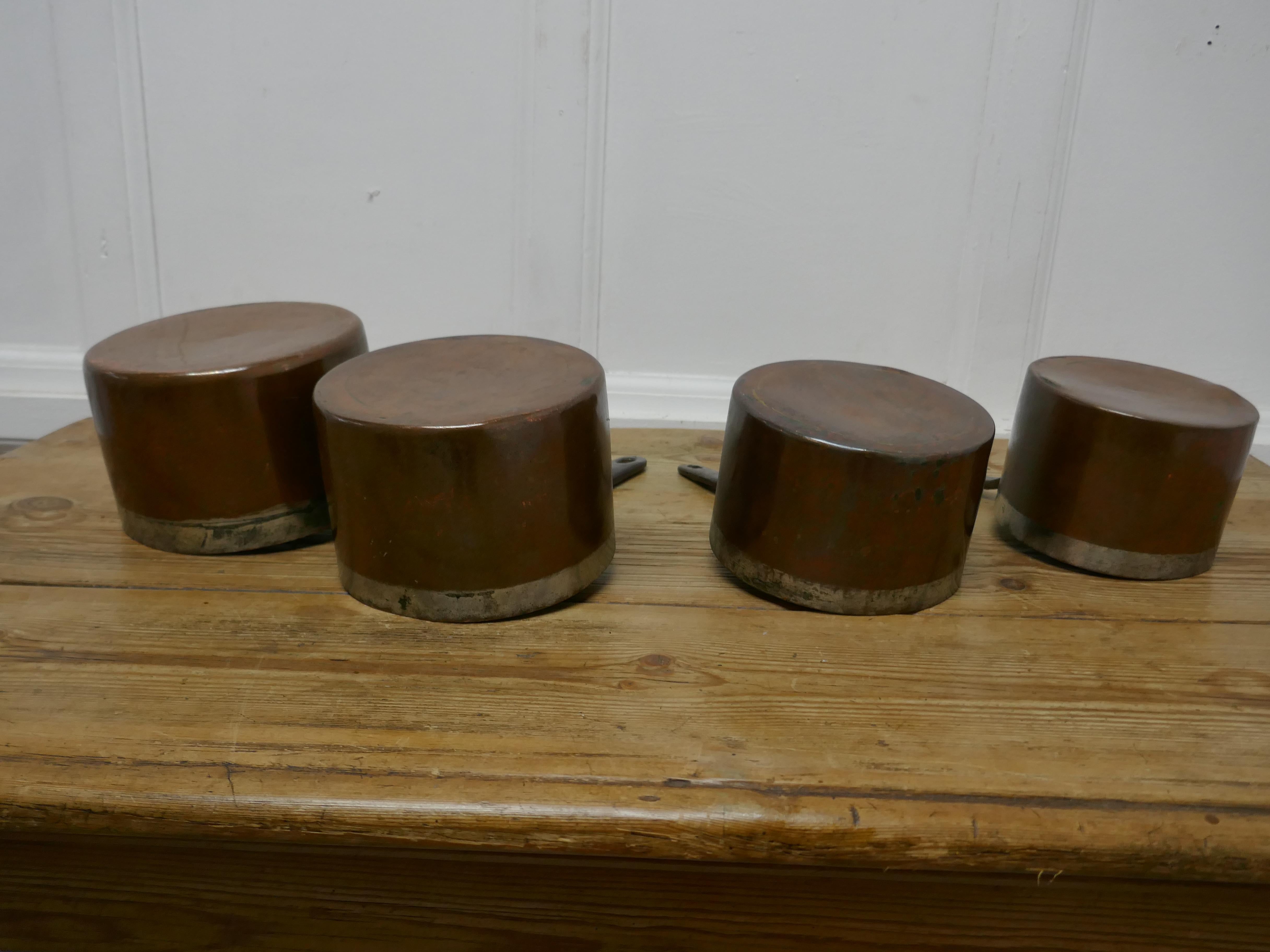 XIXe siècle Ensemble de 4 pots en cuivre teinté écossais du 19ème siècle par James Grayson en vente