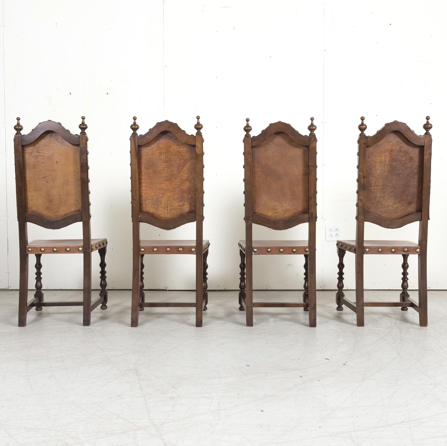 Satz von 4 Beistellstühlen aus Leder und Nussbaumholz im spanischen Barockstil des 19. Jahrhunderts im Angebot 14