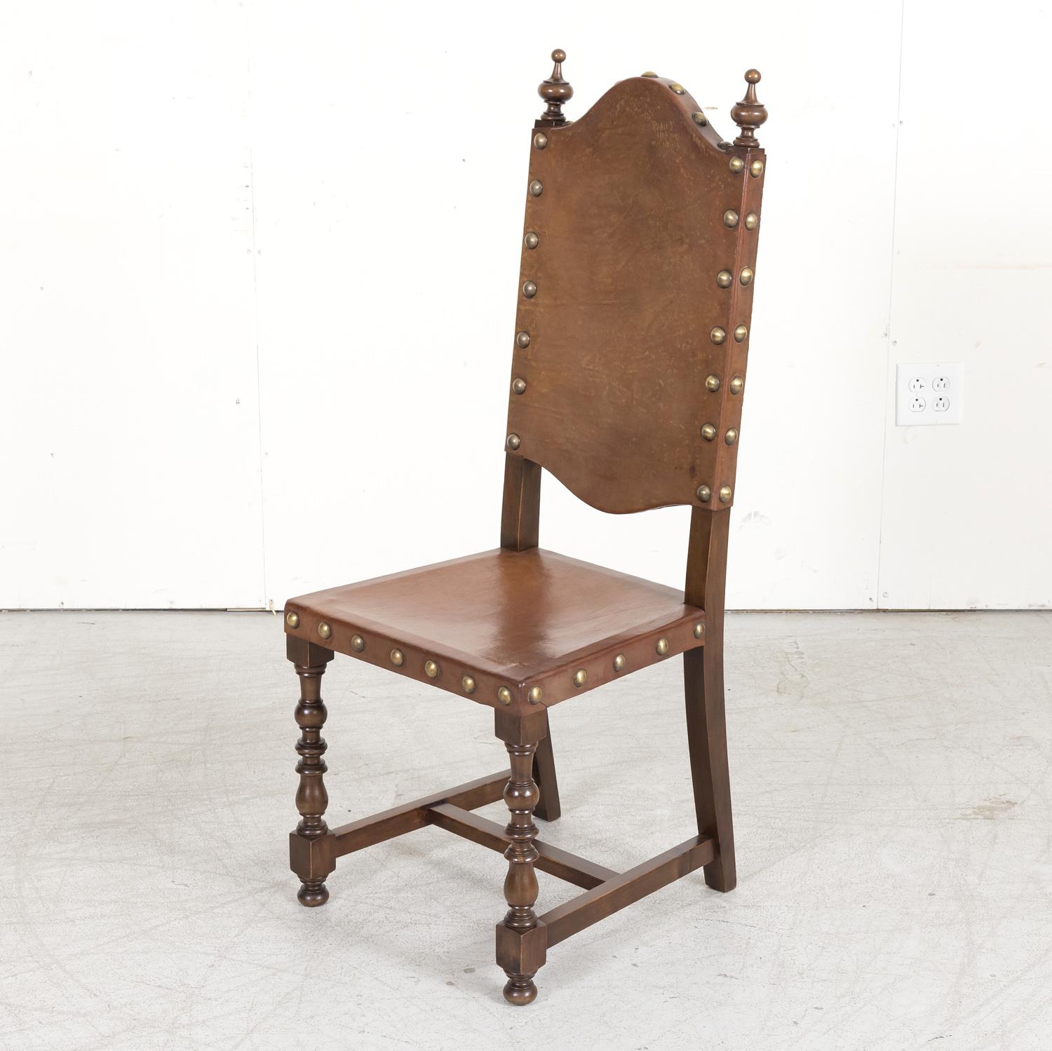 Satz von 4 Beistellstühlen aus Leder und Nussbaumholz im spanischen Barockstil des 19. Jahrhunderts im Angebot 4