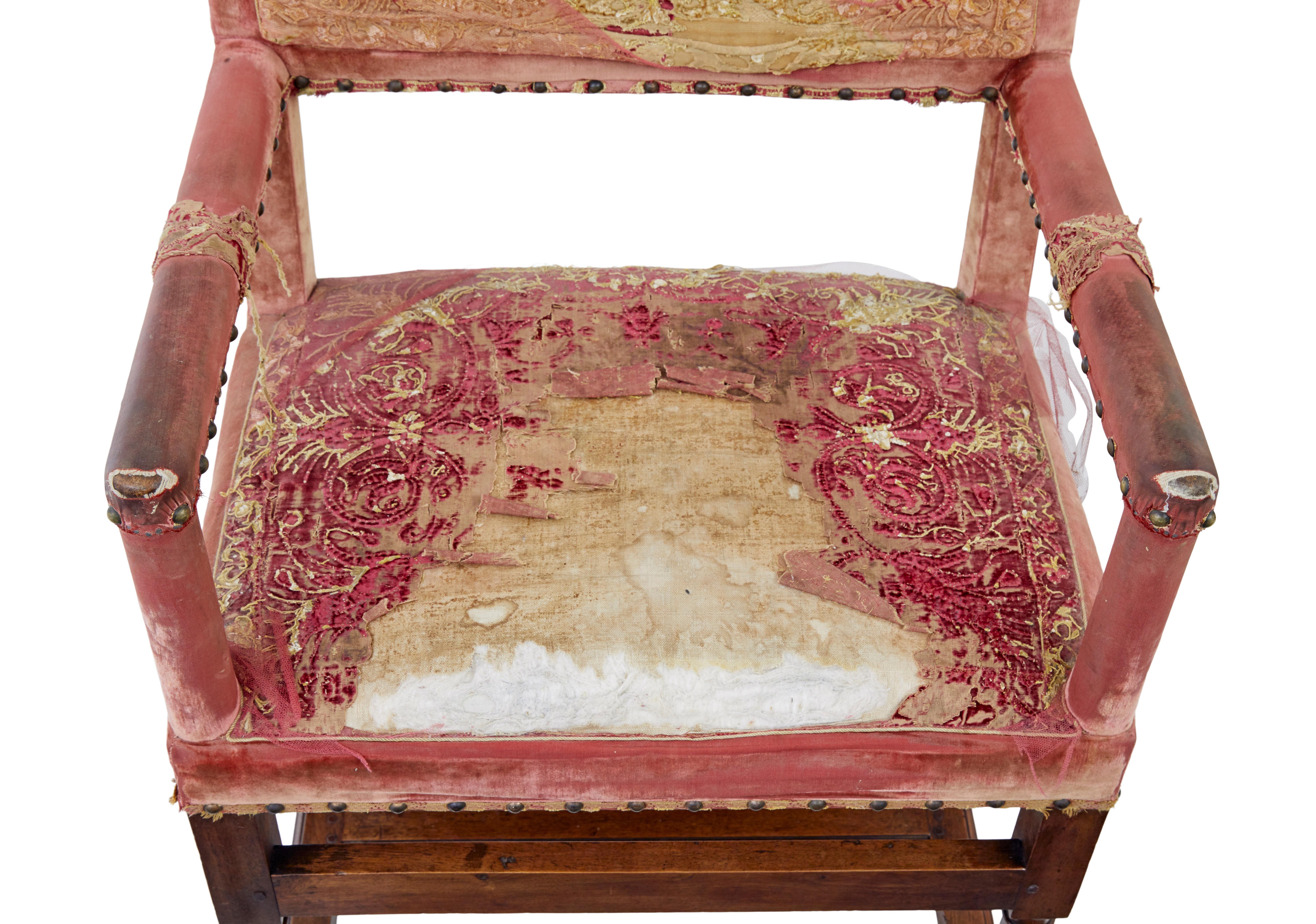 Walnut Set of 4 19th century walnut coronation armchairs For Sale