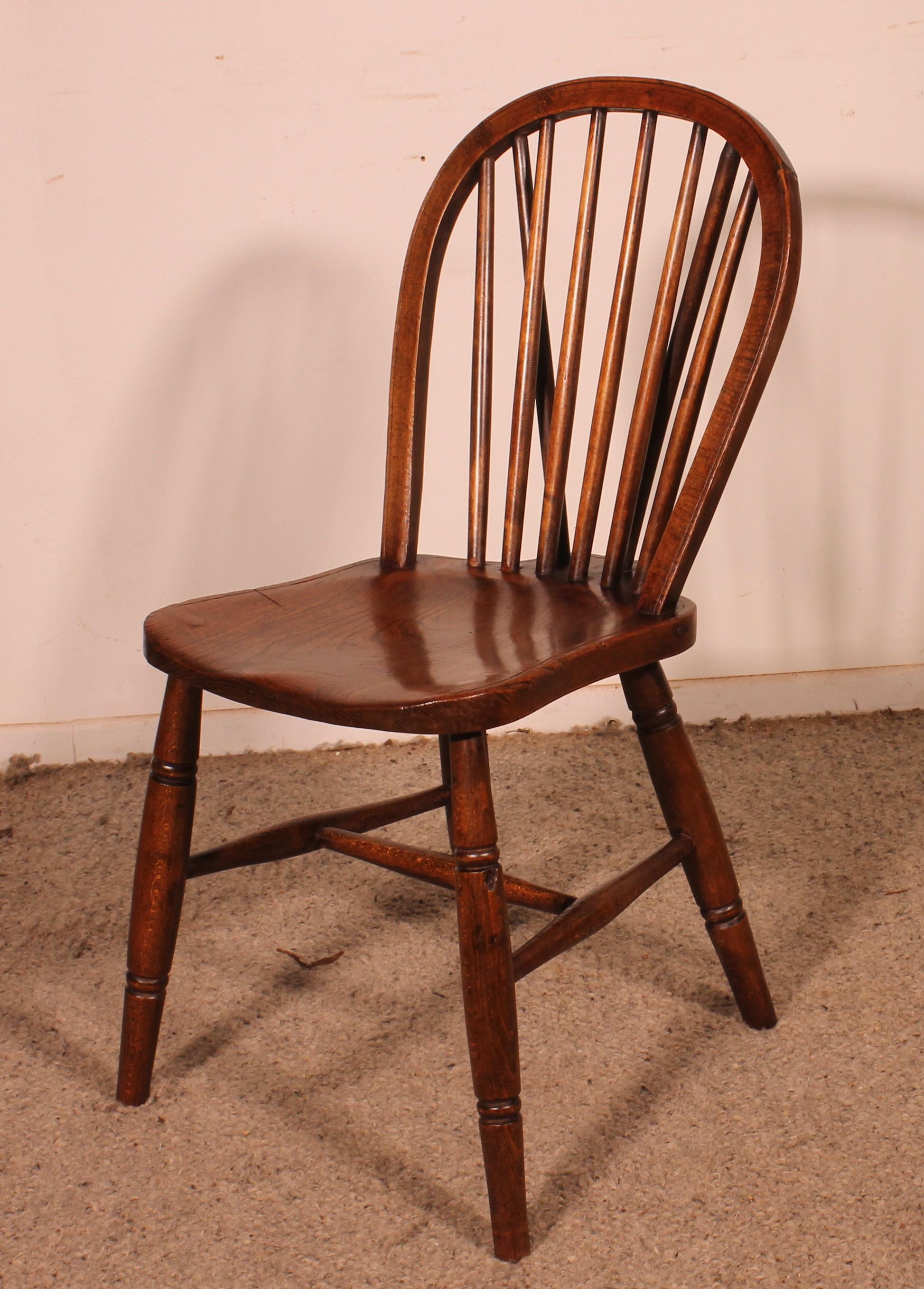 Set Of 4 19th Century Windsor Chairs For Sale 4