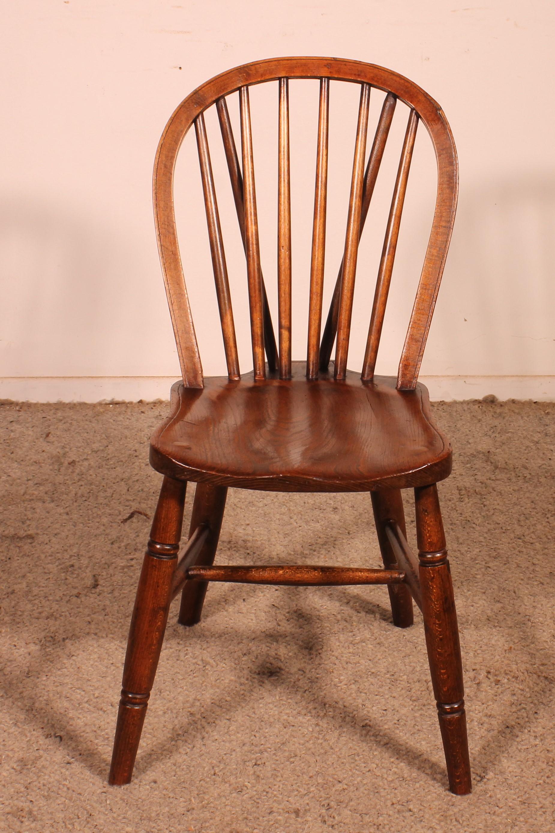 Victorian Set Of 4 19th Century Windsor Chairs For Sale