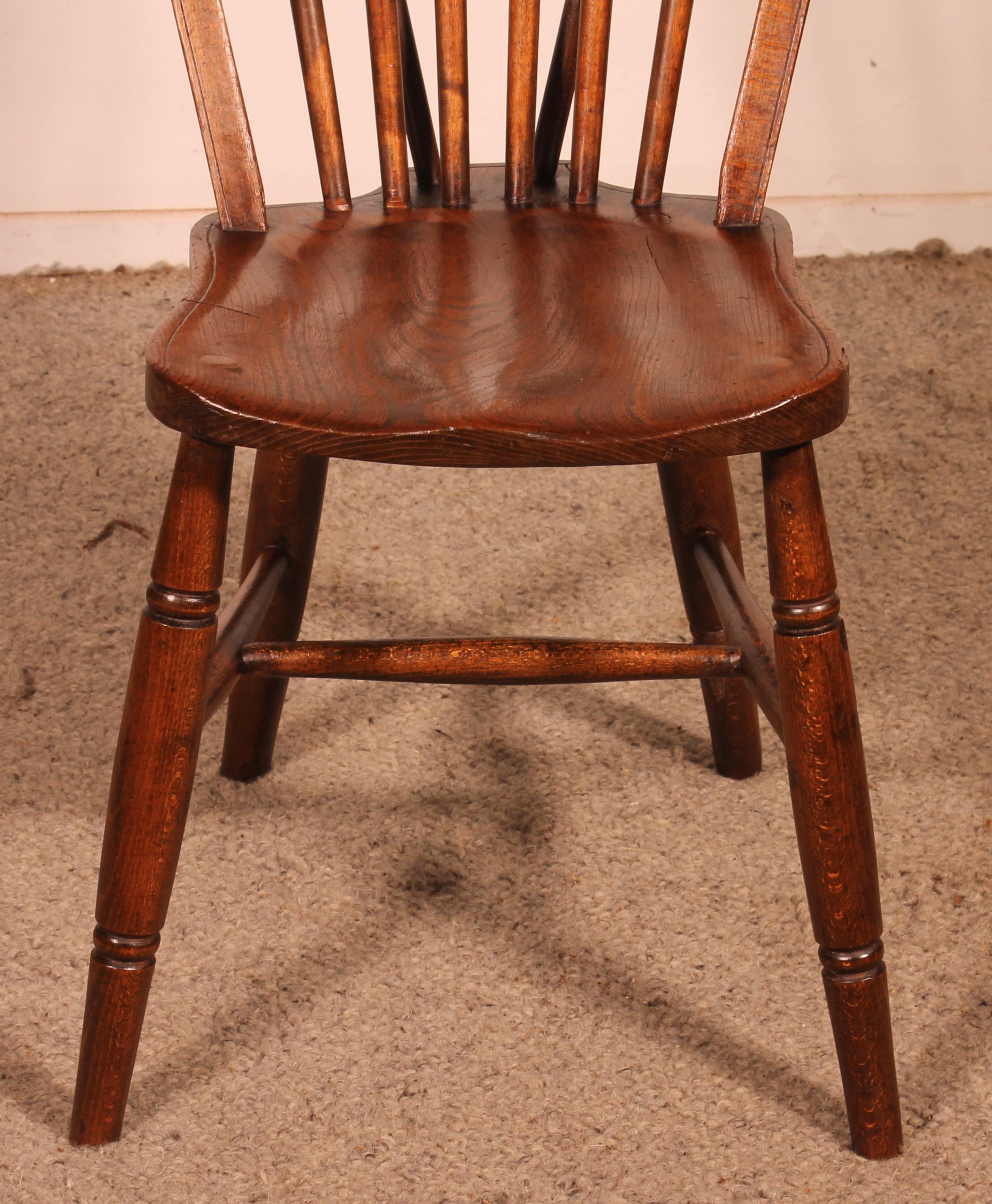 English Set Of 4 19th Century Windsor Chairs For Sale
