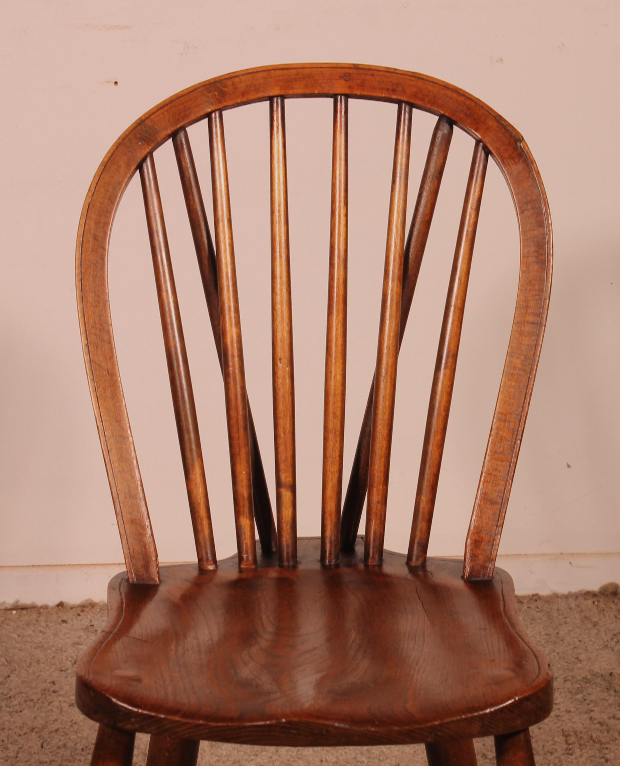 Set Of 4 19th Century Windsor Chairs In Good Condition For Sale In Brussels, Brussels