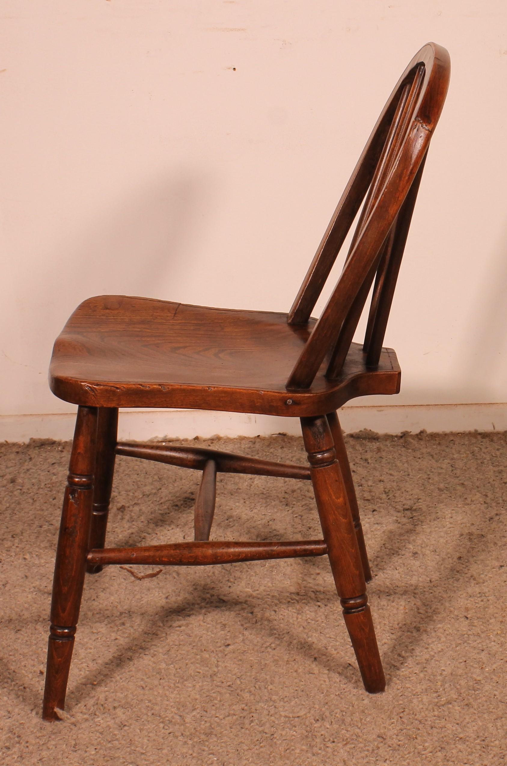 Set Of 4 19th Century Windsor Chairs For Sale 3