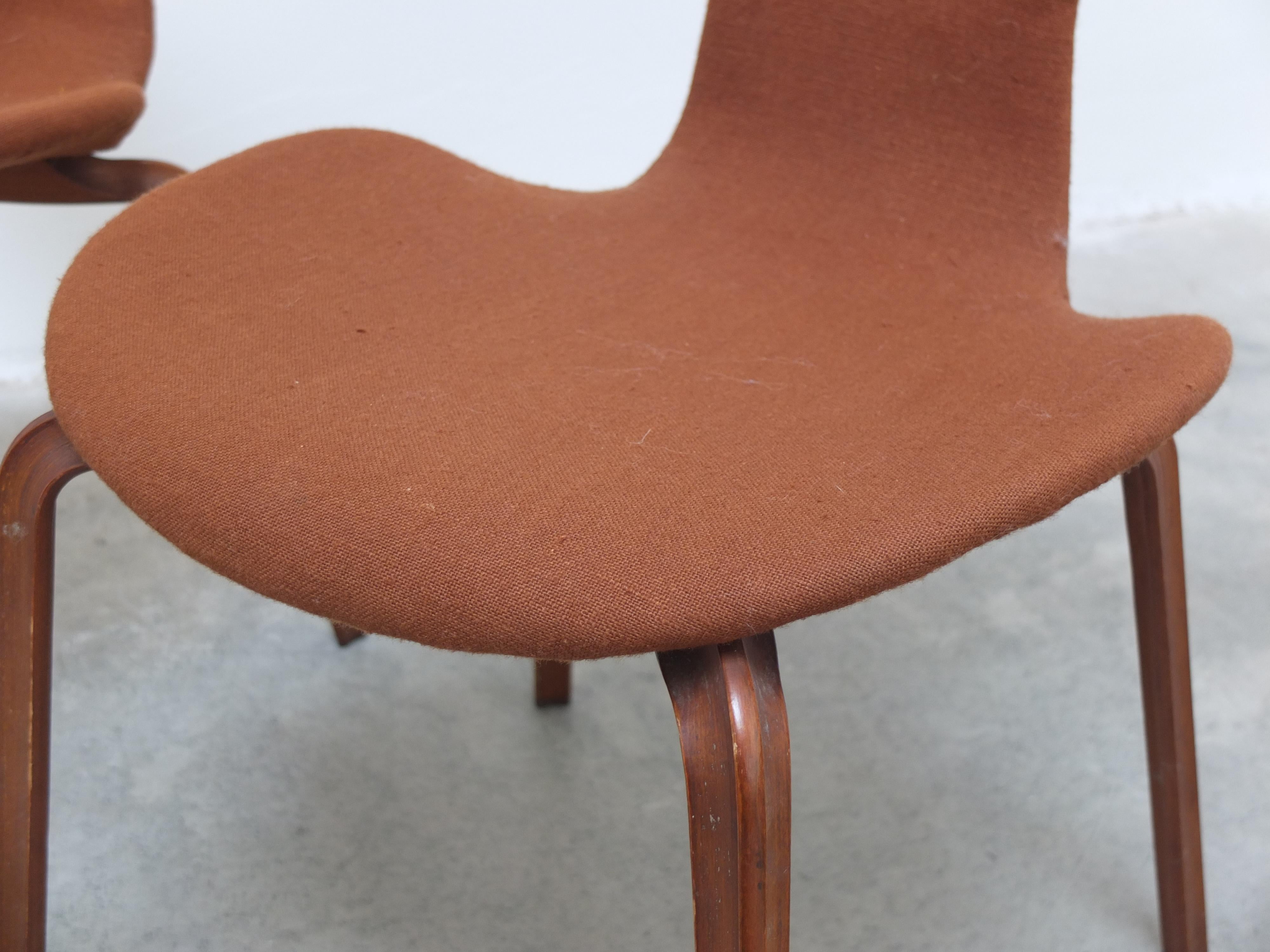 Fabric Set of 4 1st Edition 'Grand Prix' Chairs by Arne Jacobsen for Fritz Hansen, 1957 For Sale