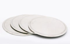 Ensemble de quatre (4) grands plateaux de service en argent sterling du 20ème siècle