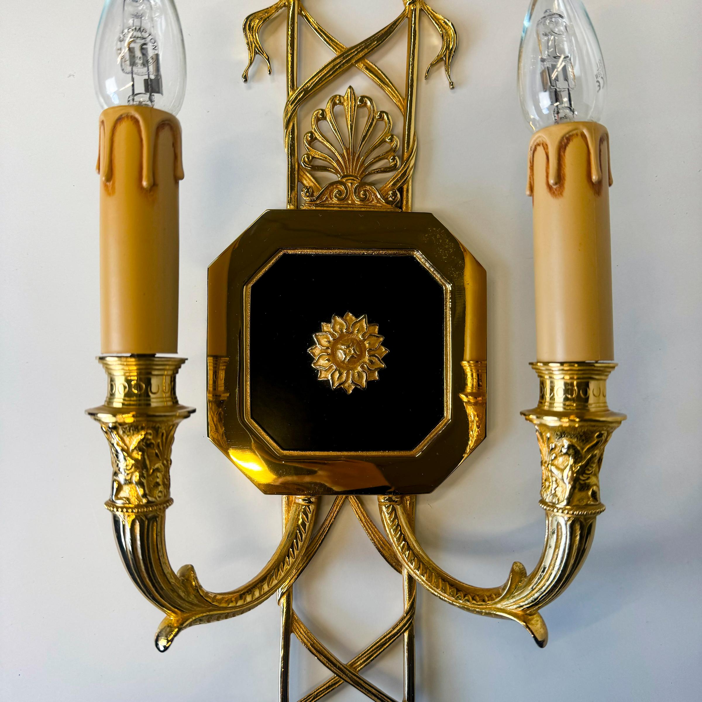 XXIe siècle et contemporain Ensemble de 4 lampes murales en laiton doré du 21e siècle en vente
