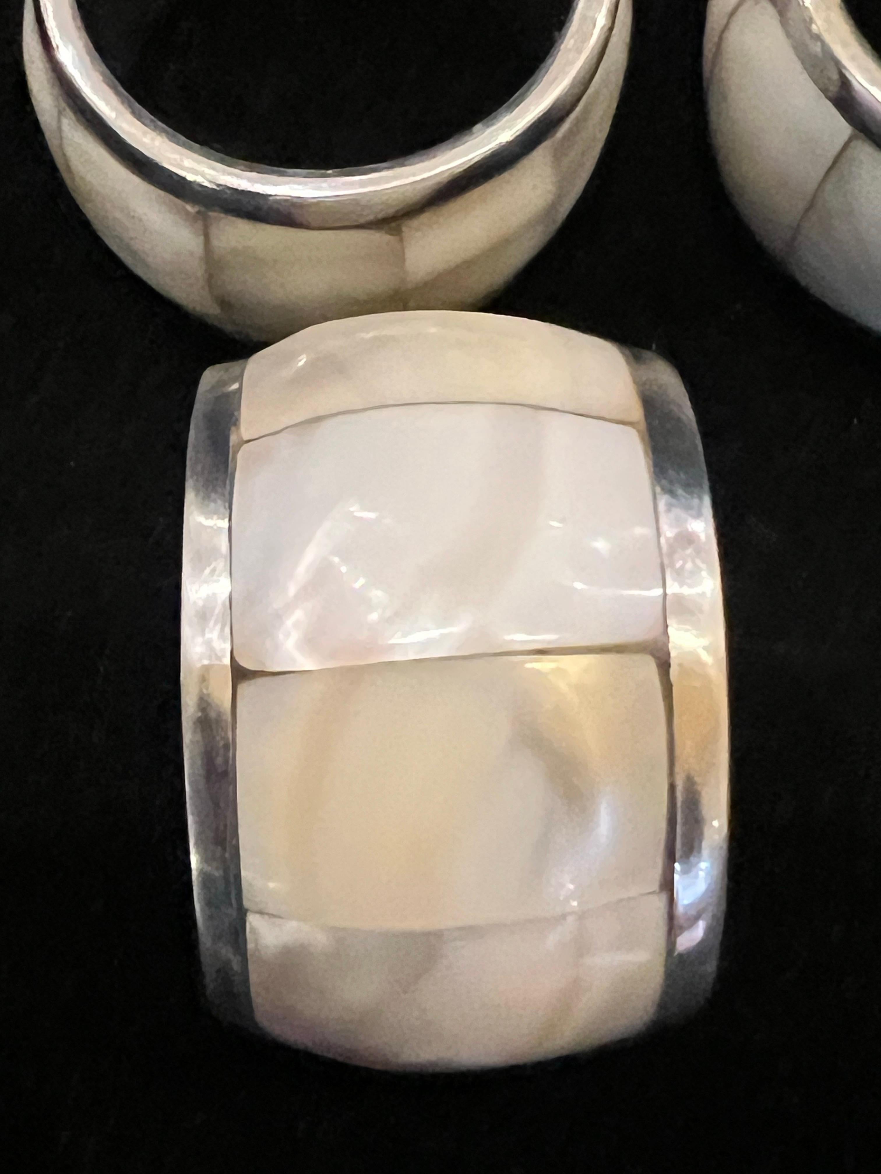 Nice set of 4 elegant napkin ring holders with abalone shell and chrome steel plated frame , these sets are from the 1980's Never used , we have 2 sets available buyer has the choice to buy 1 or 2. price per set of 4.