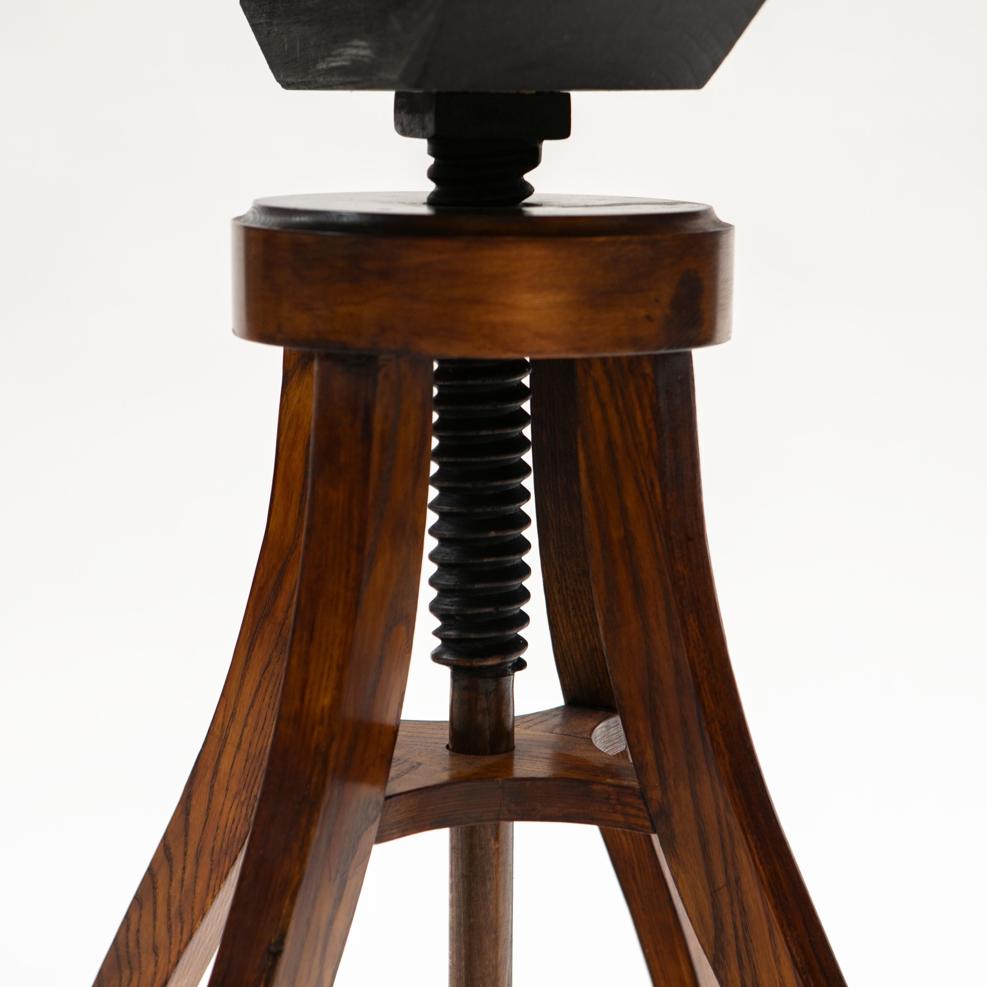 Set of 4 adjustable Bar Stools In Oak & Leather - Fritz Hansen For Sale 2