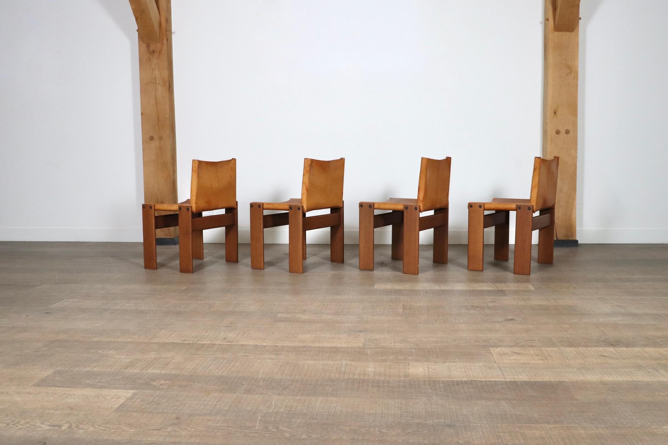Ensemble de 4 chaises de moine Afra et Tobia Scarpa pour Molteni, Italie, 1974 en vente 6