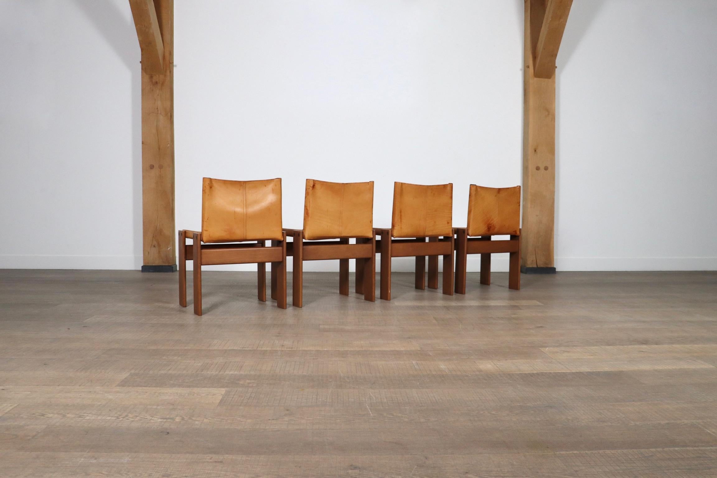 Ensemble de 4 chaises de moine Afra et Tobia Scarpa pour Molteni, Italie, 1974 en vente 7