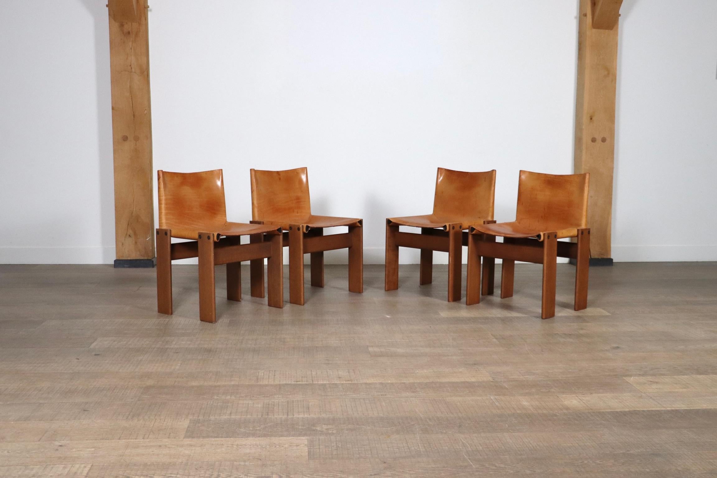 Ensemble de 4 chaises de moine Afra et Tobia Scarpa pour Molteni, Italie, 1974 en vente 9