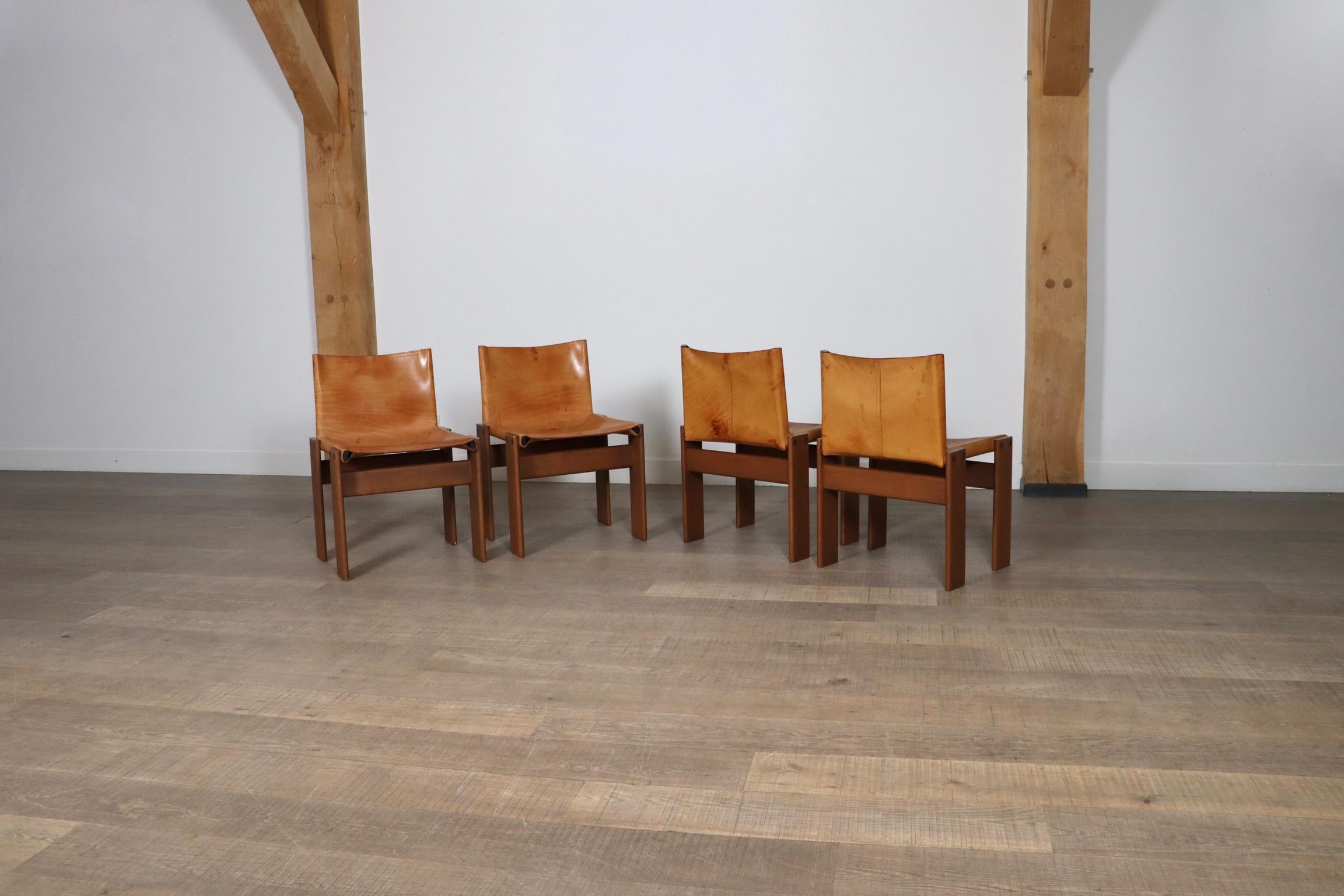 Ensemble de 4 chaises de moine Afra et Tobia Scarpa pour Molteni, Italie, 1974 en vente 10