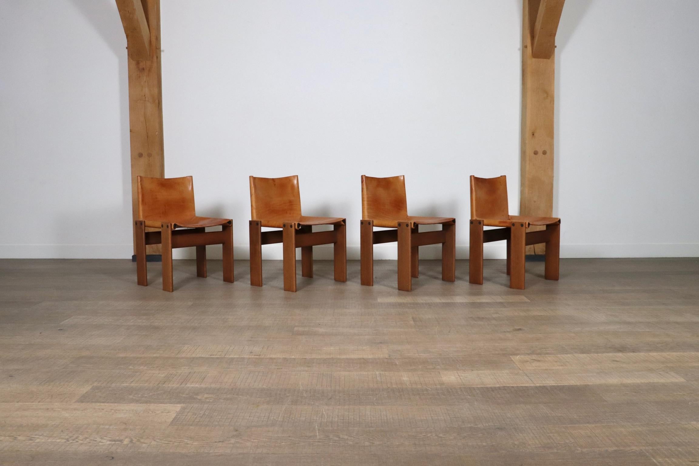 Ensemble de 4 chaises de moine Afra et Tobia Scarpa pour Molteni, Italie, 1974 en vente 11