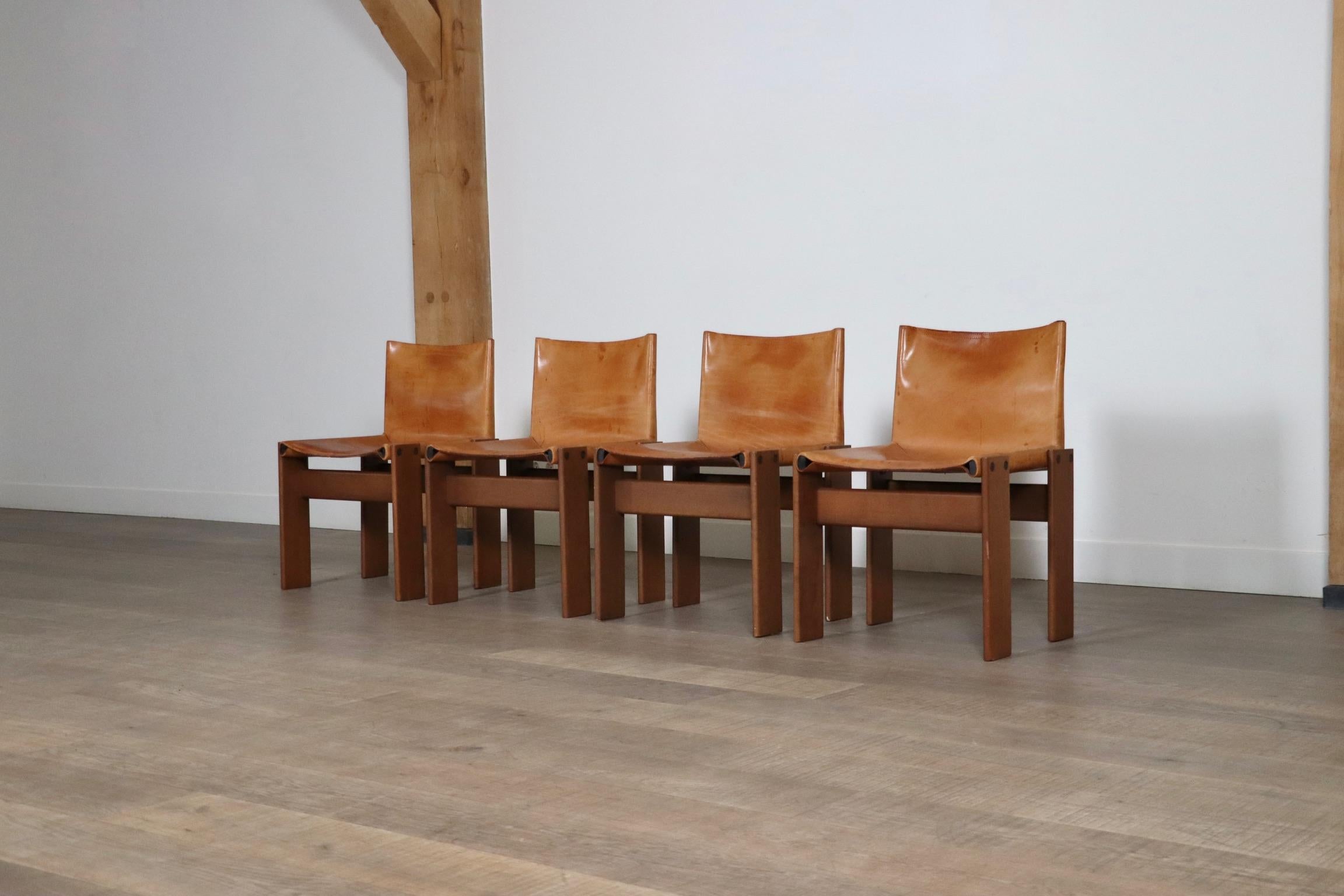 Ensemble de 4 chaises de moine Afra et Tobia Scarpa pour Molteni, Italie, 1974 en vente 2