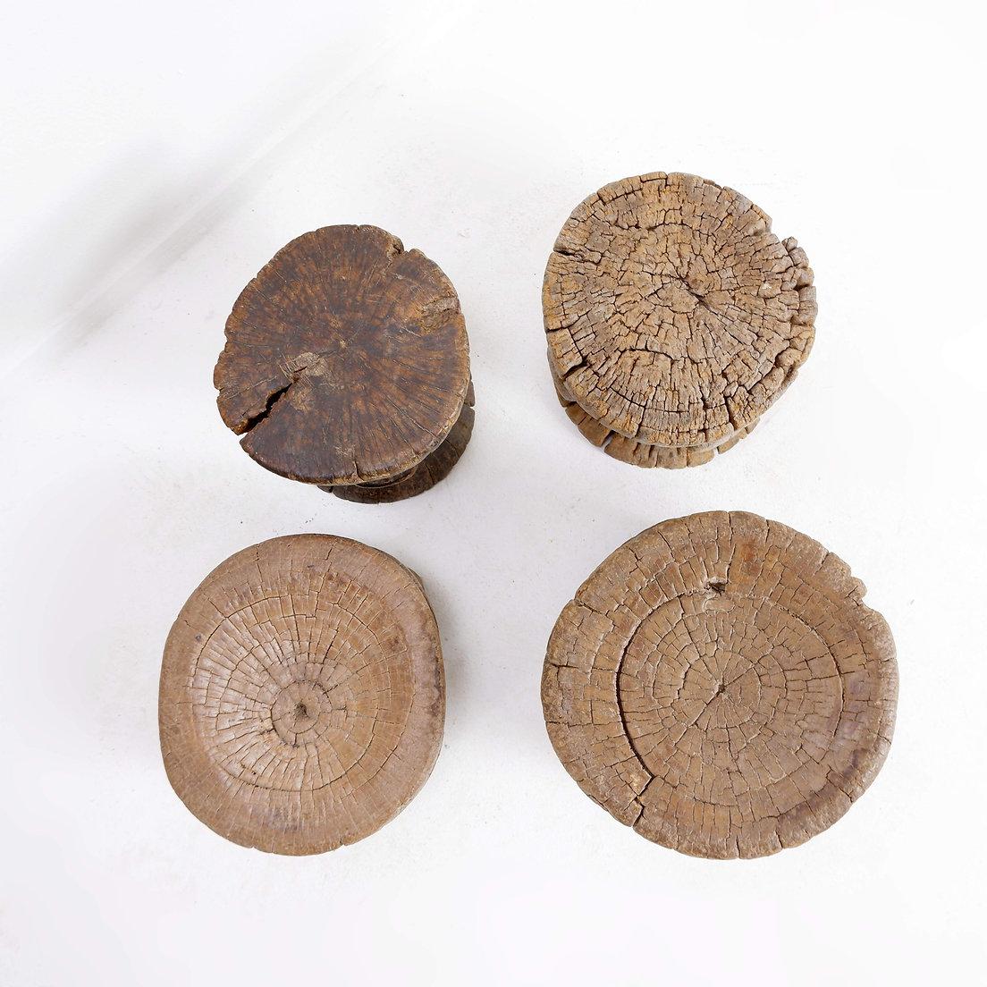 Ensemble de 4 tabourets africains en bois sculpté en vente 3