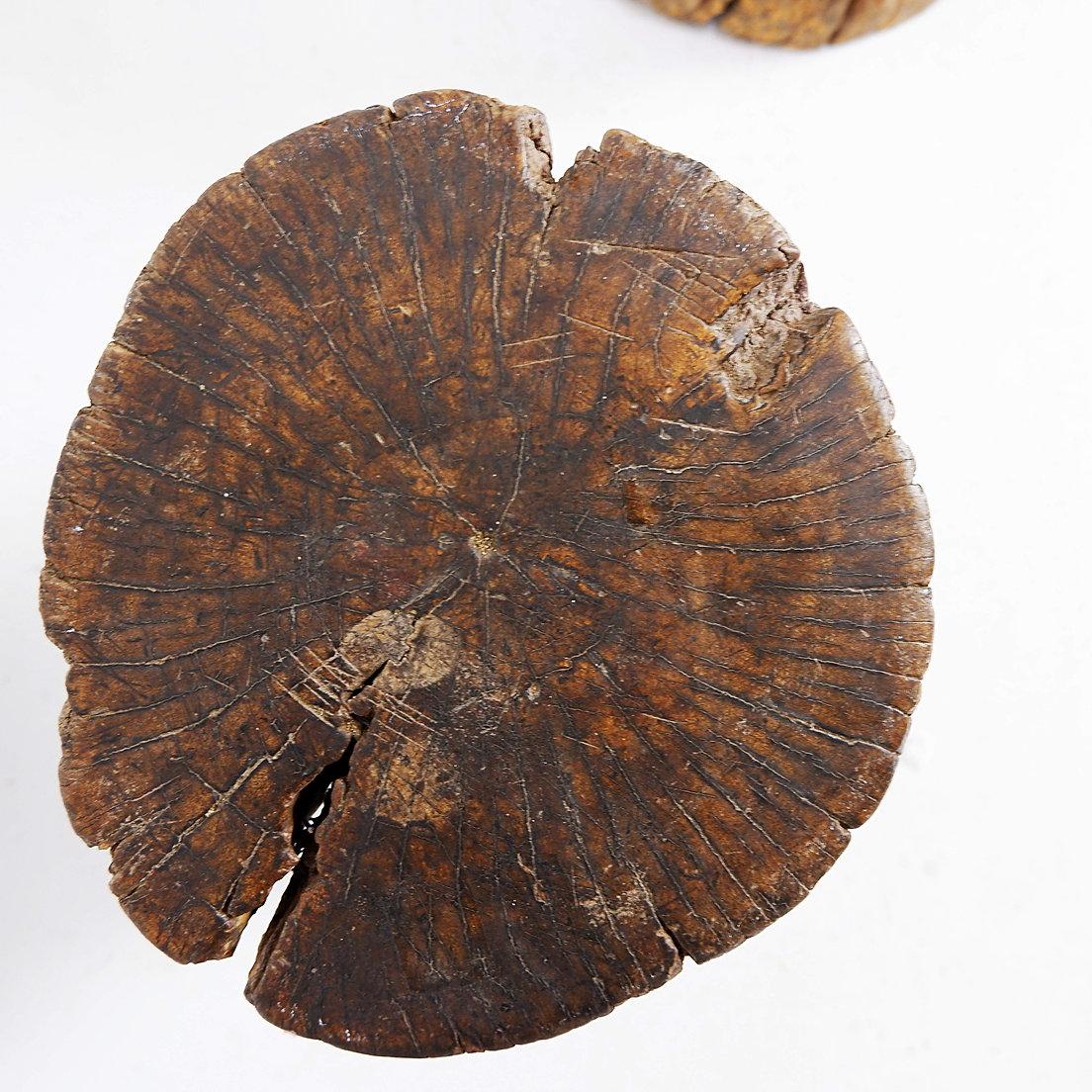 Bois Ensemble de 4 tabourets africains en bois sculpté en vente