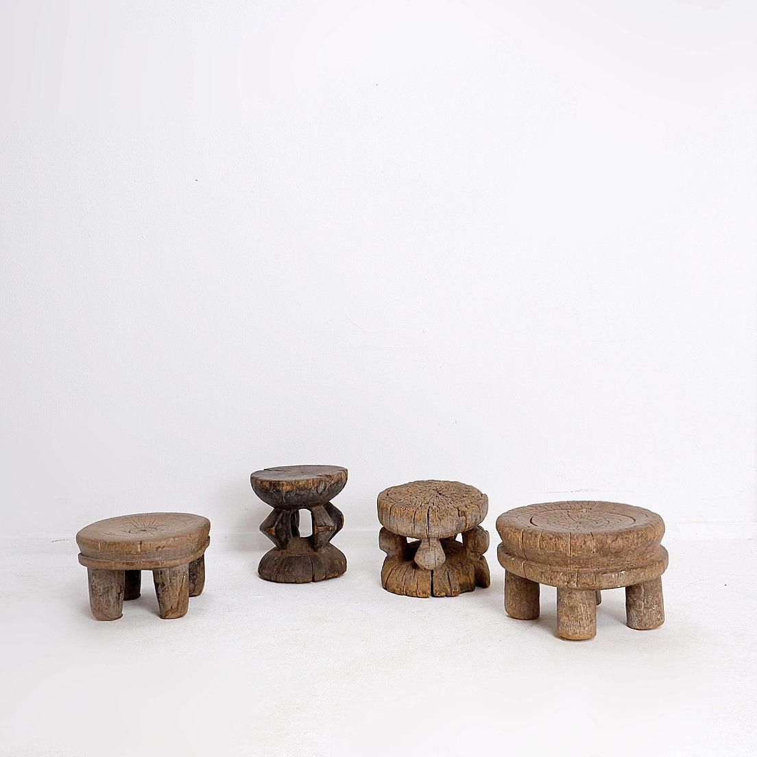 Ensemble de 4 tabourets africains en bois sculpté en vente 2