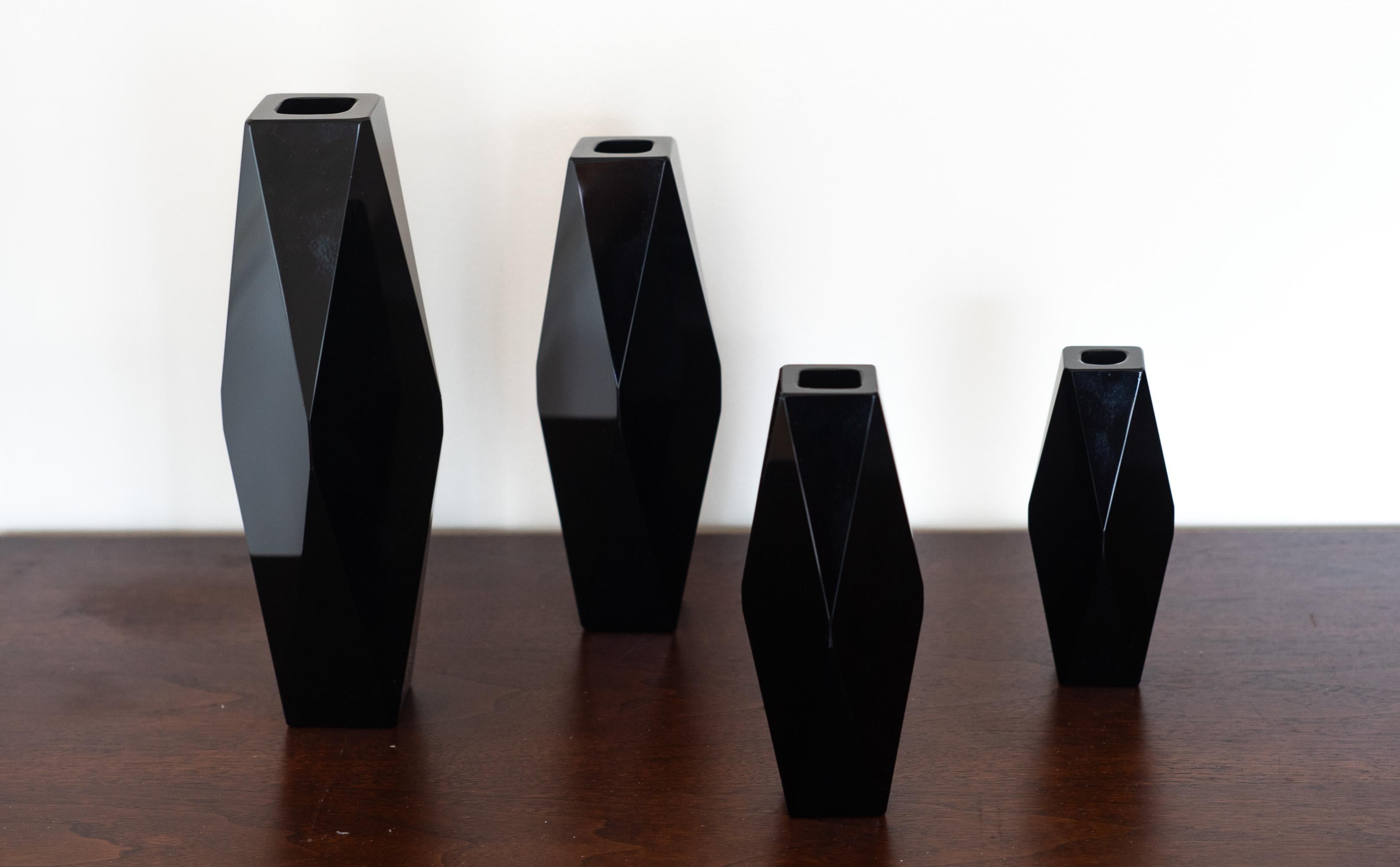 Juego de 4 jarrones de cristal facetado de Murano Alessandro Mandruzzato en negro macizo poco común en venta 2