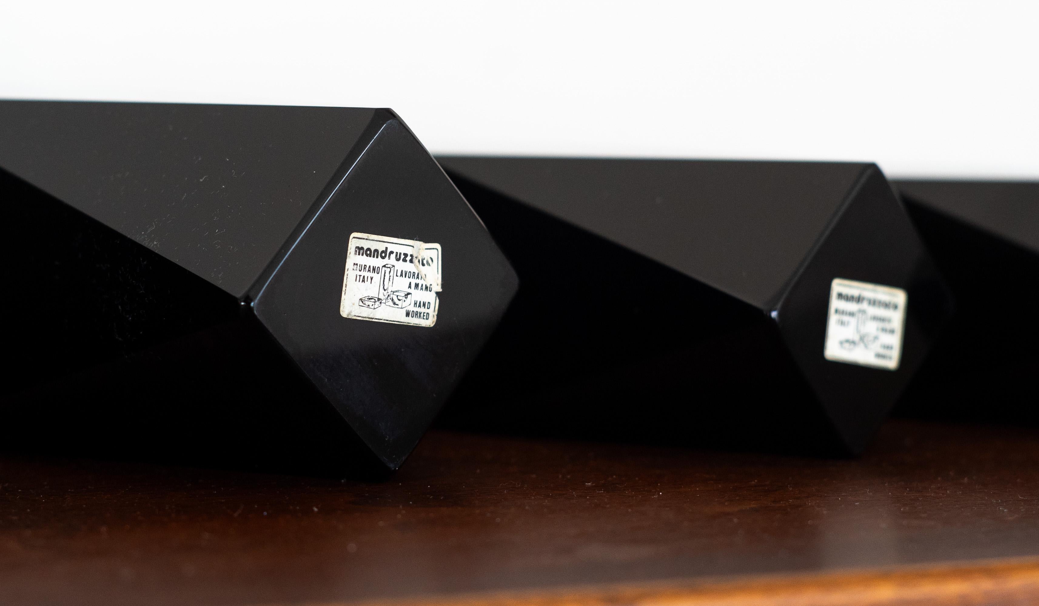 Juego de 4 jarrones de cristal facetado de Murano Alessandro Mandruzzato en negro macizo poco común en venta 4