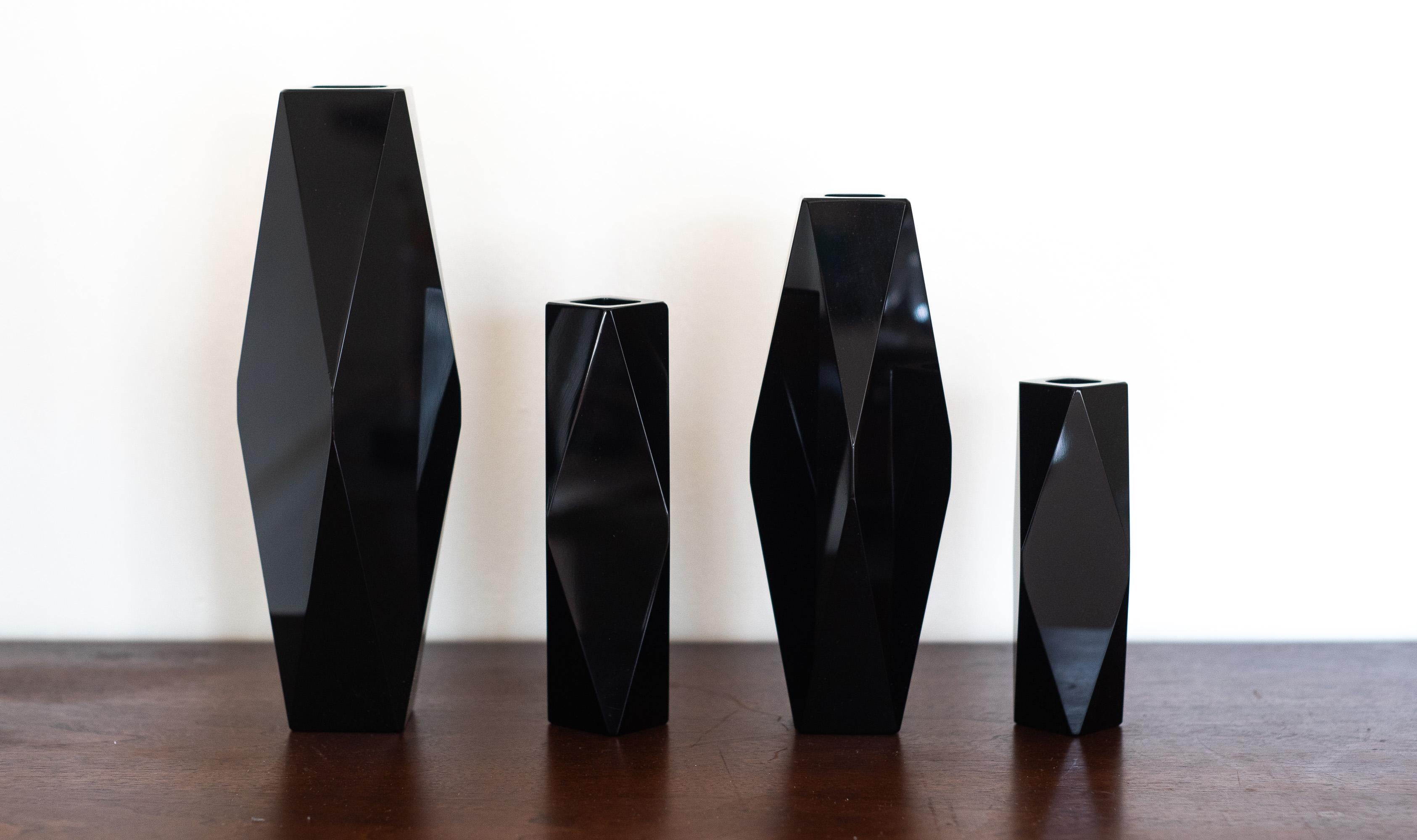 Juego de 4 jarrones de cristal facetado de Murano Alessandro Mandruzzato en negro macizo poco común Moderno de mediados de siglo en venta