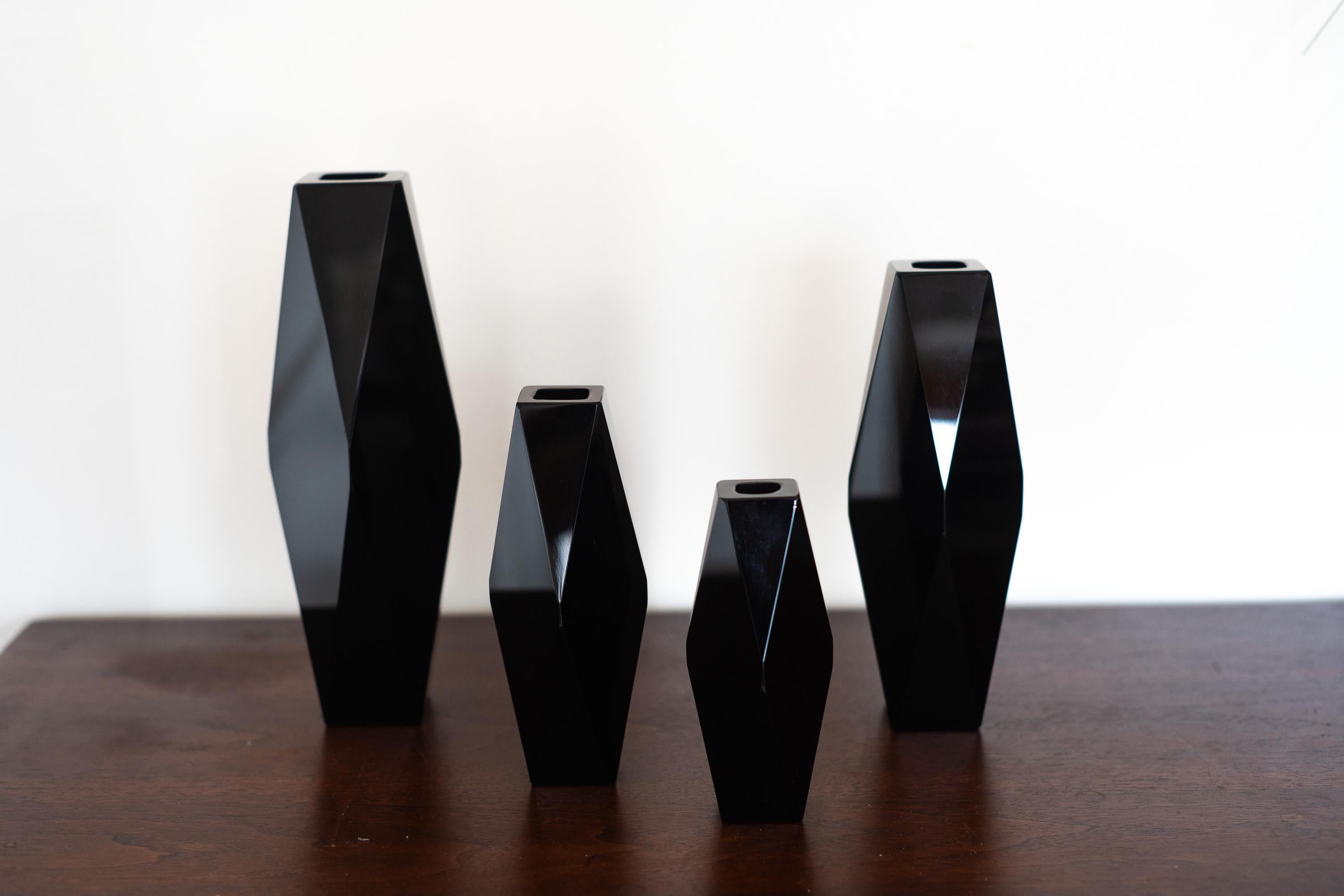 Juego de 4 jarrones de cristal facetado de Murano Alessandro Mandruzzato en negro macizo poco común Pulido en venta