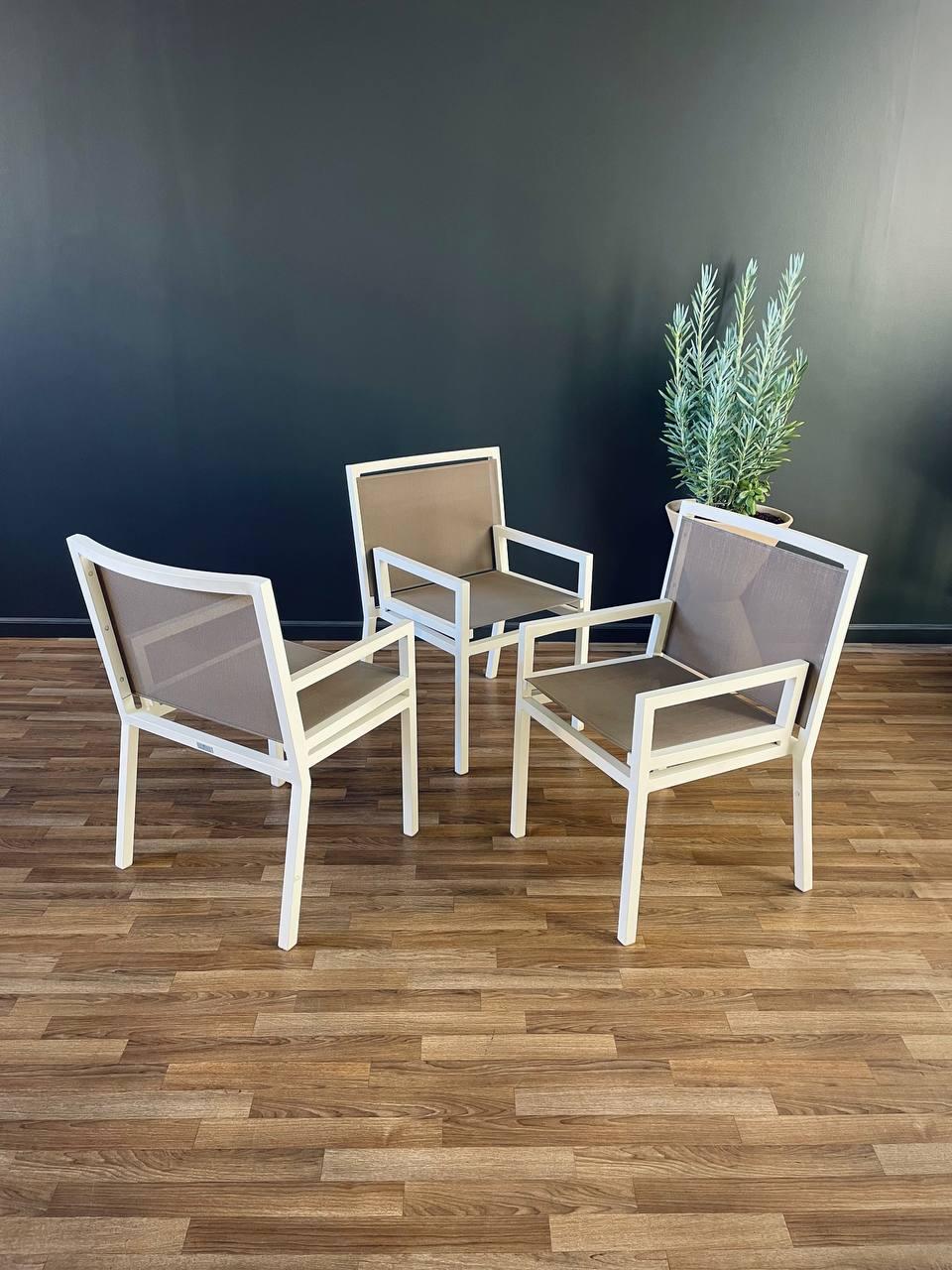 Set of 4 Aluminum Patio Chairs by Janus et Cie In Good Condition In Los Angeles, CA