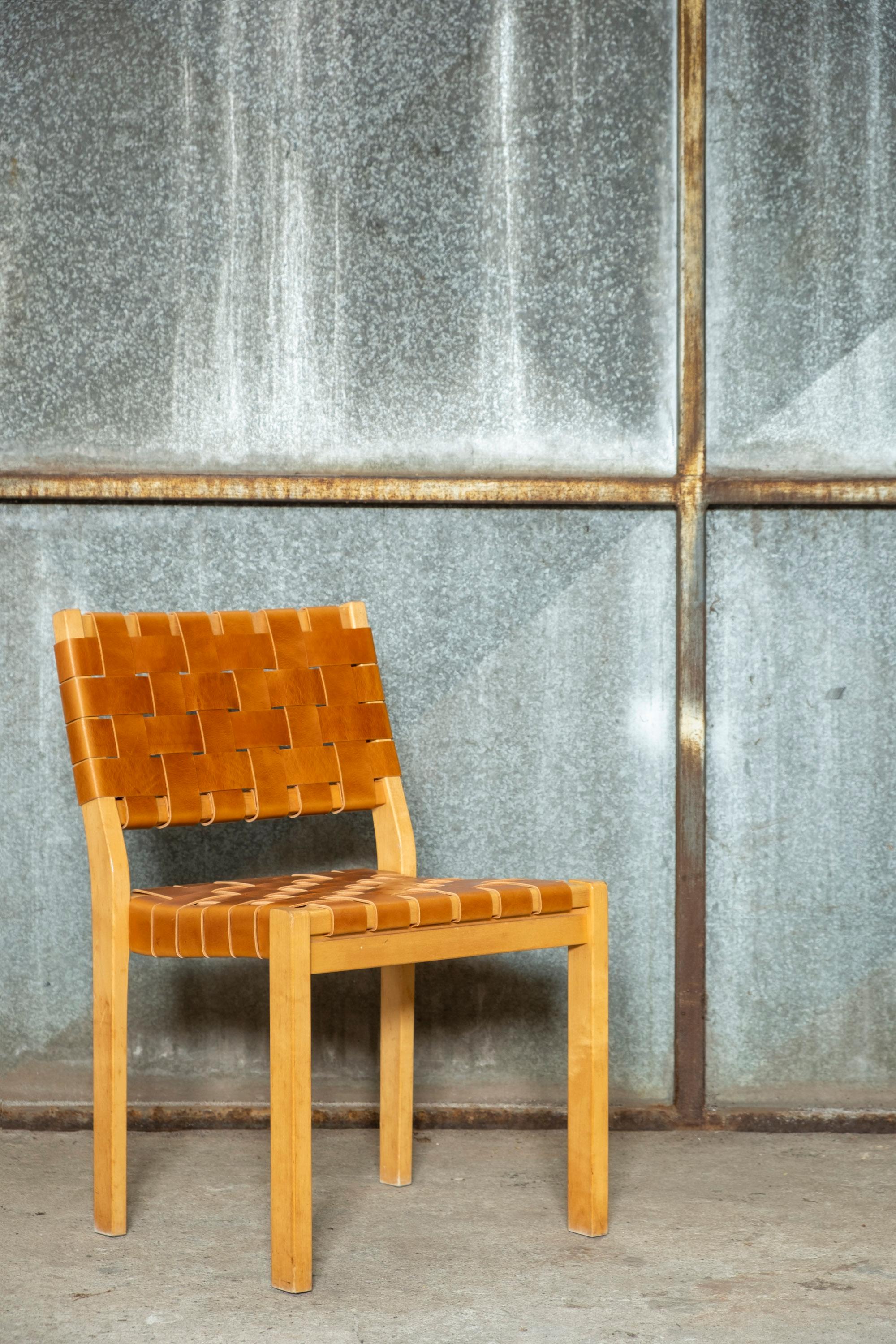 Ensemble de 4 chaises de salle à manger Alvar Aalto modèle 611, années 1960, Finlande en vente 2