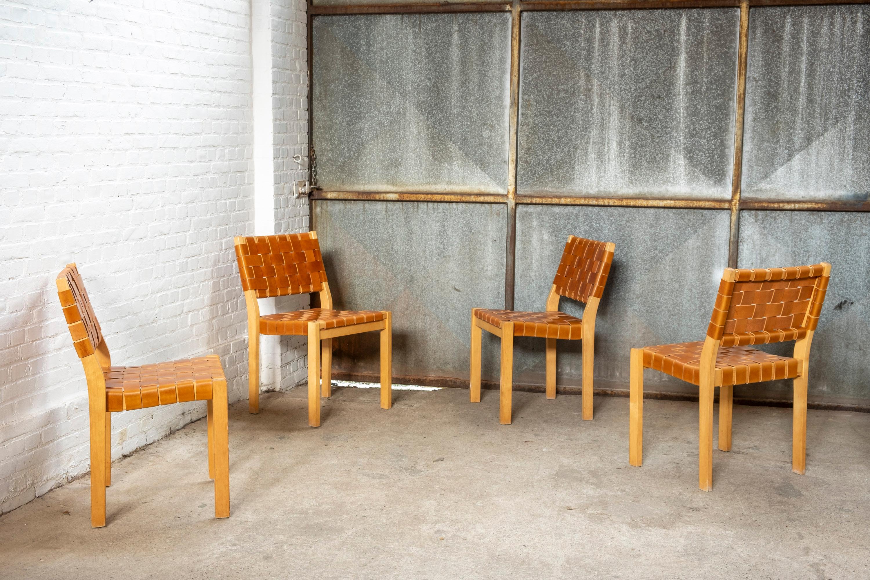 Woven Set of 4 Alvar Aalto dining chairs Model 611, 1960s Finland For Sale