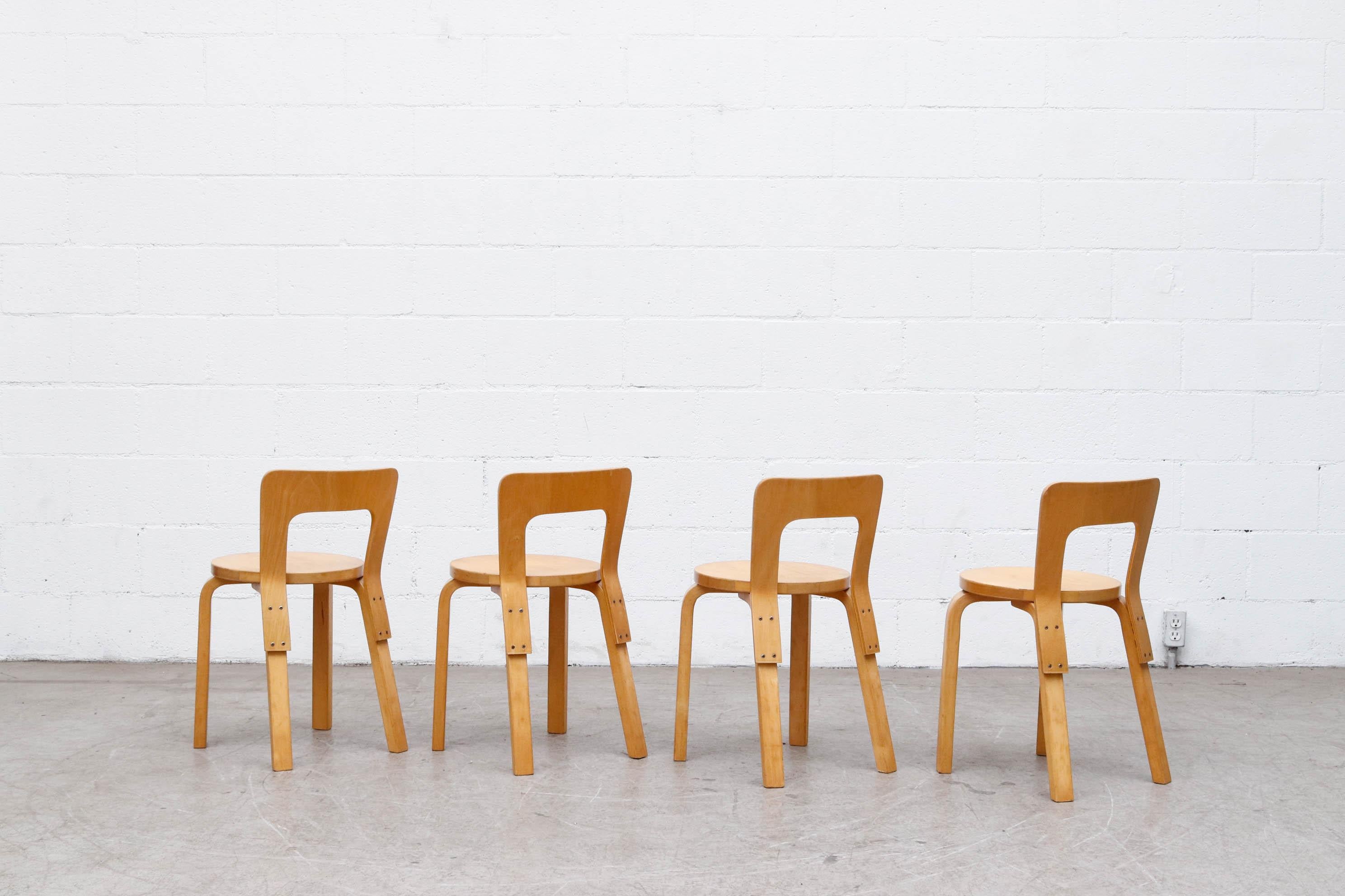 Set of 4 Alvar Aalto Model 65 Low Back Blonde Dining Chairs for Artek In Good Condition In Los Angeles, CA