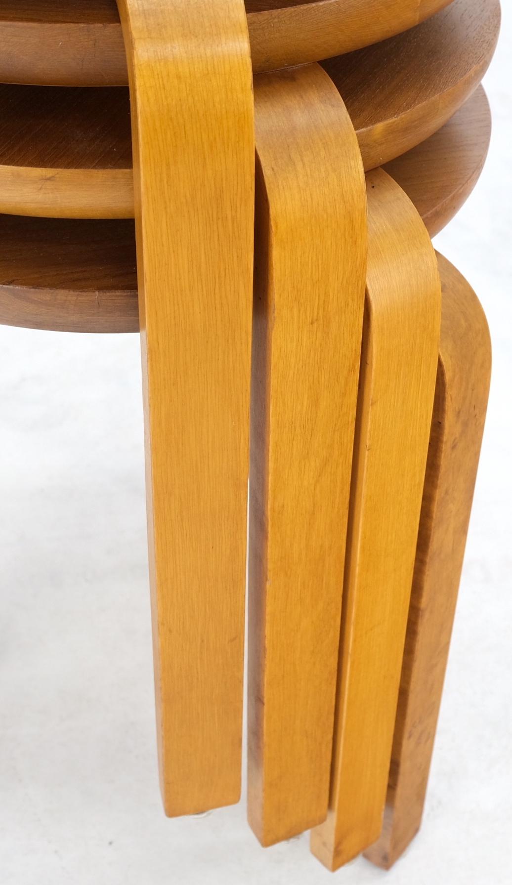 Set of 4 Alvar Aalto Round Birch Bent Leg Nesting Tables c.1950s Made in Sweden For Sale 3