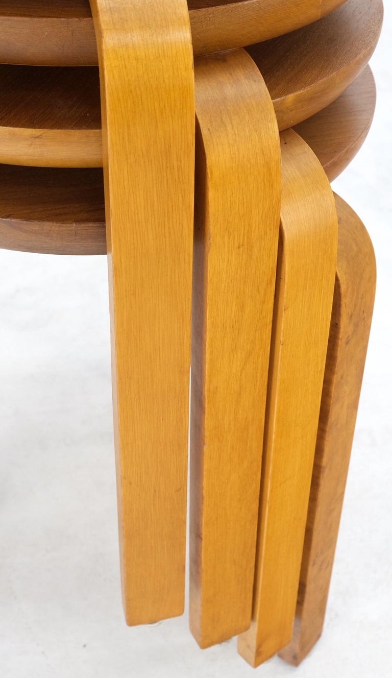 Set of 4 Alvar Aalto Round Birch Bent Leg Nesting Tables c.1950s Made in Sweden For Sale 4