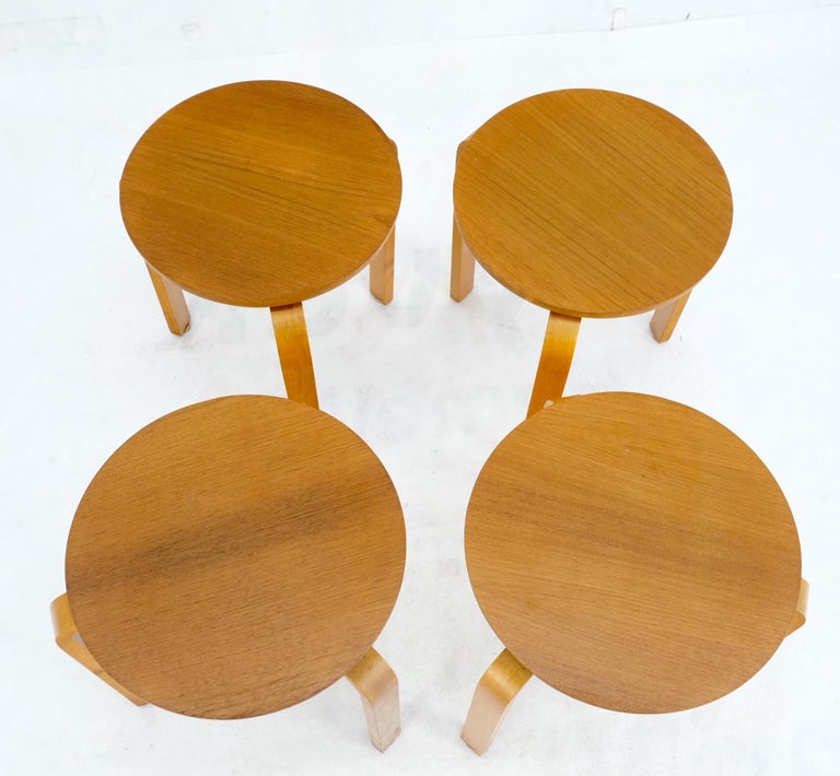 Set of 4 Alvar Aalto Round Birch Bent Leg Nesting Tables c.1950s Made in Sweden For Sale 5