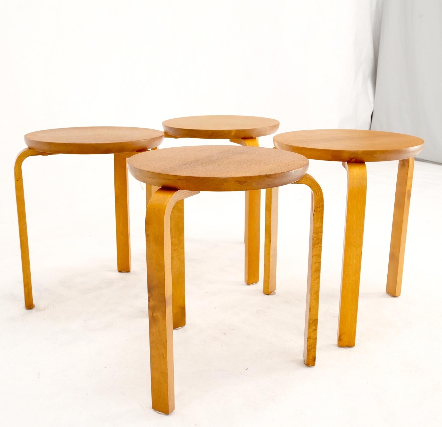Set of 4 Alvar Aalto Round Birch Bent Leg Nesting Tables c.1950s Made in Sweden For Sale 6