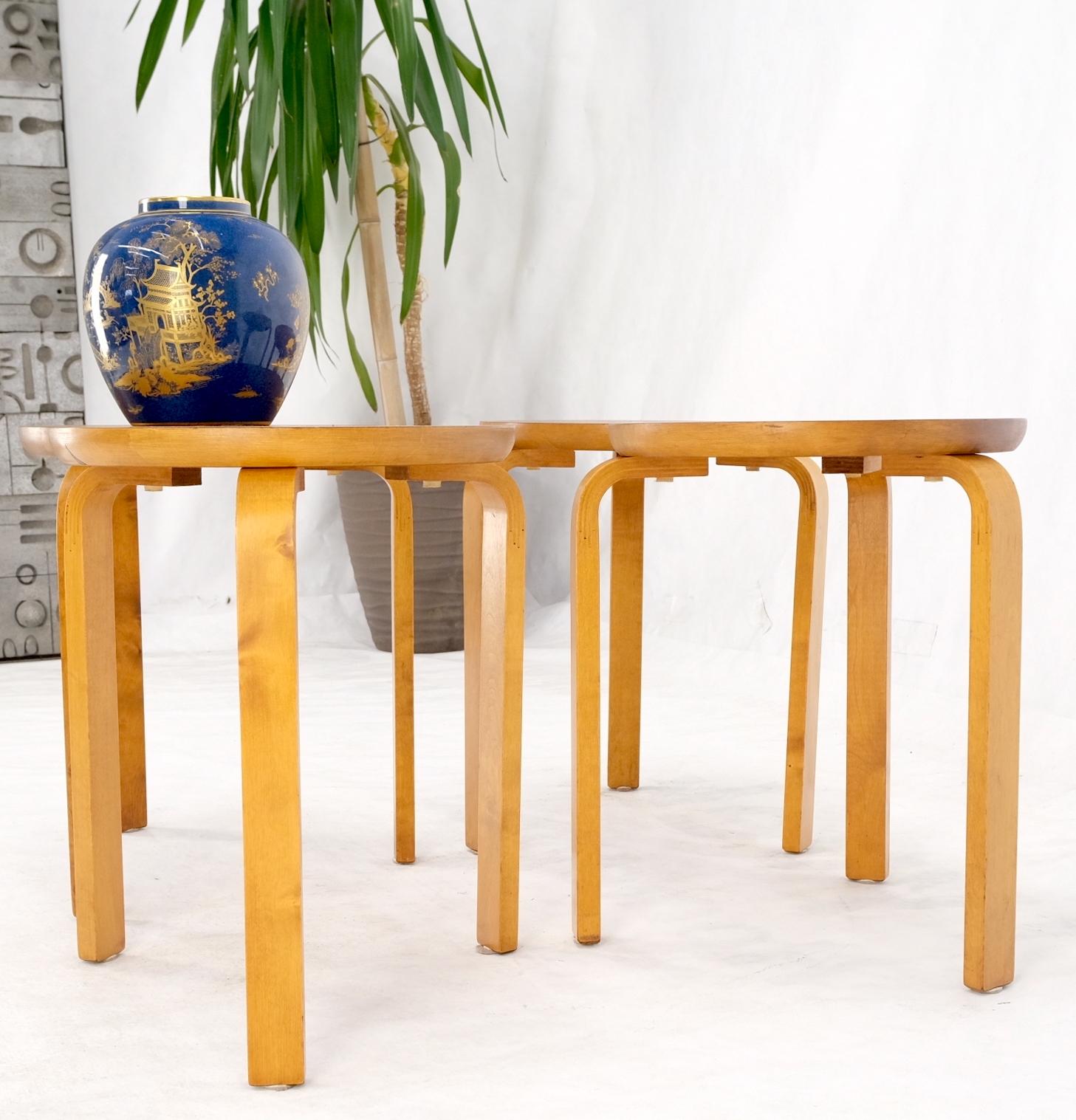 Set of 4 Alvar Aalto Round Birch Bent Leg Nesting Tables c.1950s Made in Sweden For Sale 7