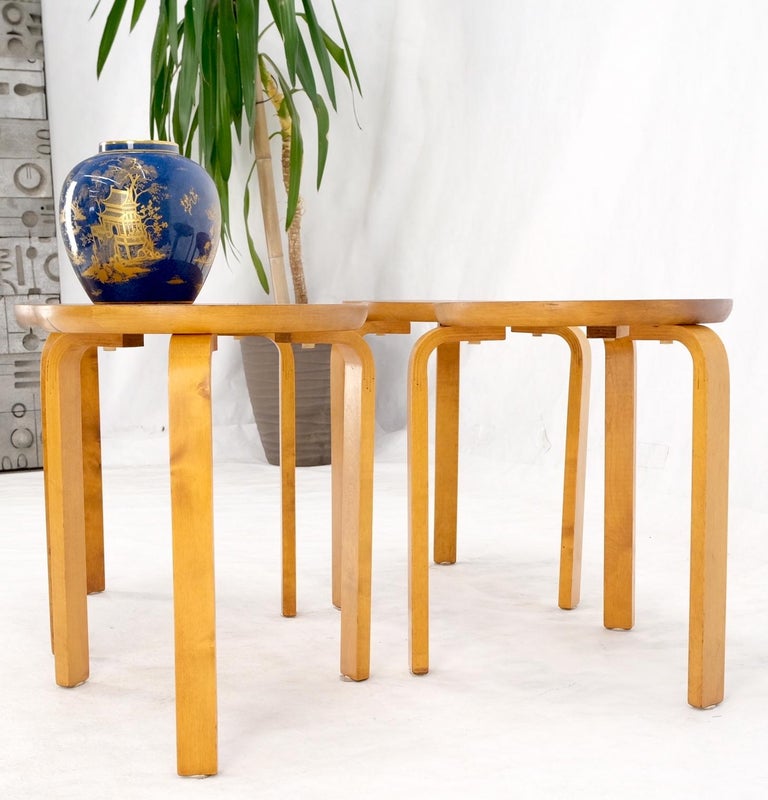 Set of 4 Alvar Aalto Round Birch Bent Leg Nesting Tables c.1950s Made in Sweden For Sale 8