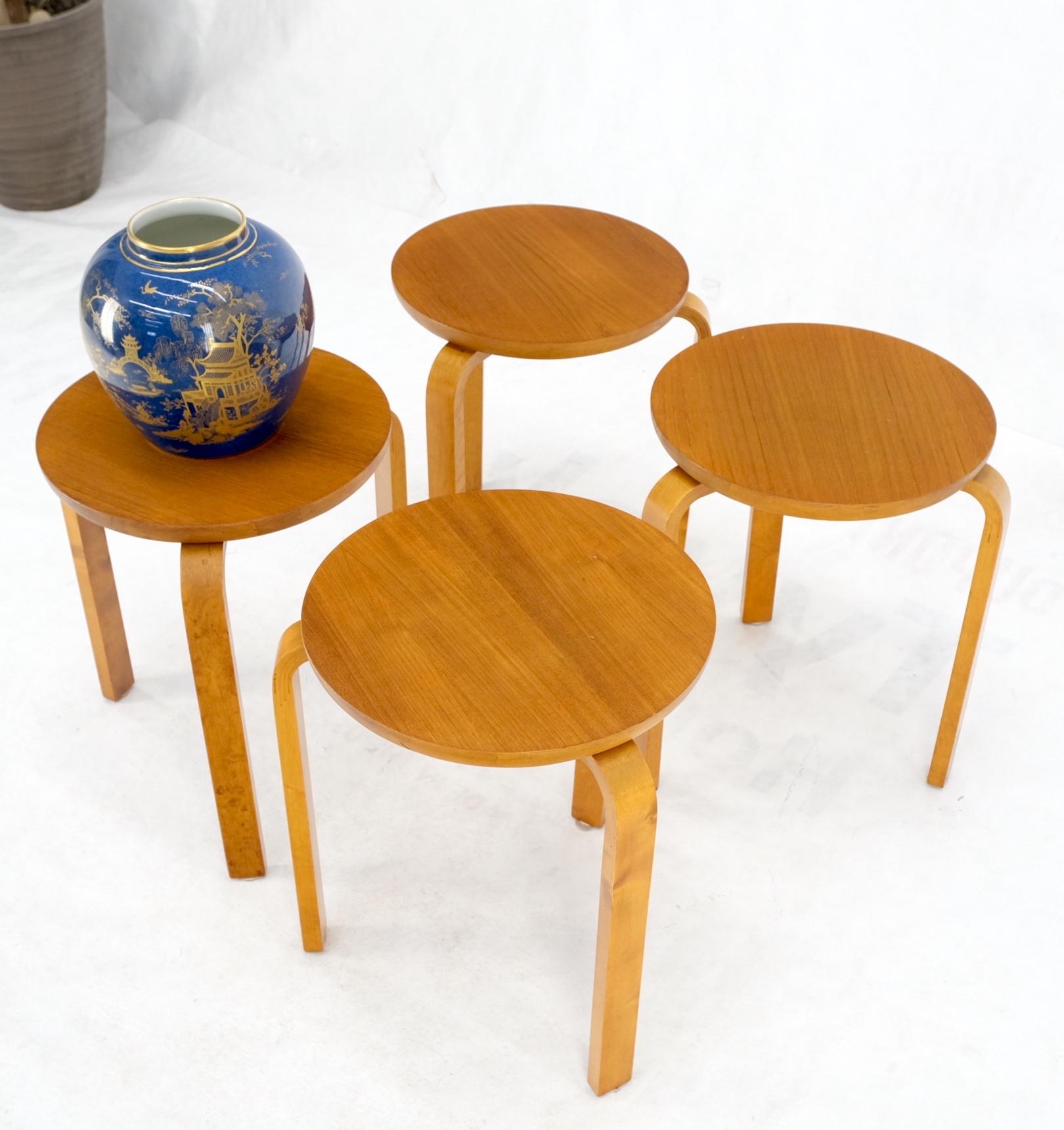 Set of 4 Alvar Aalto Round Birch Bent Leg Nesting Tables c.1950s Made in Sweden For Sale 9