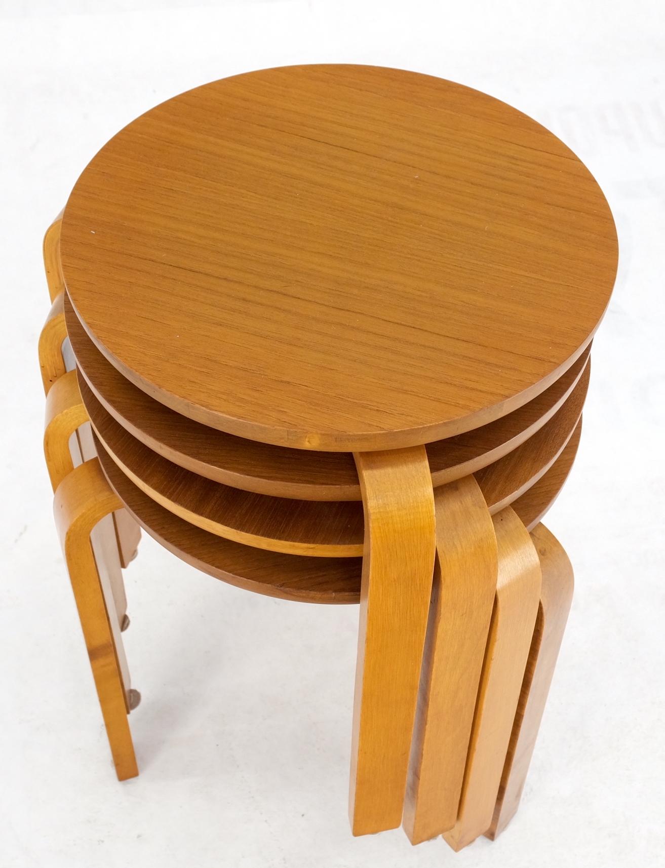 Set of 4 Alvar Aalto Round Birch Bent Leg Nesting Tables c.1950s Made in Sweden For Sale 10