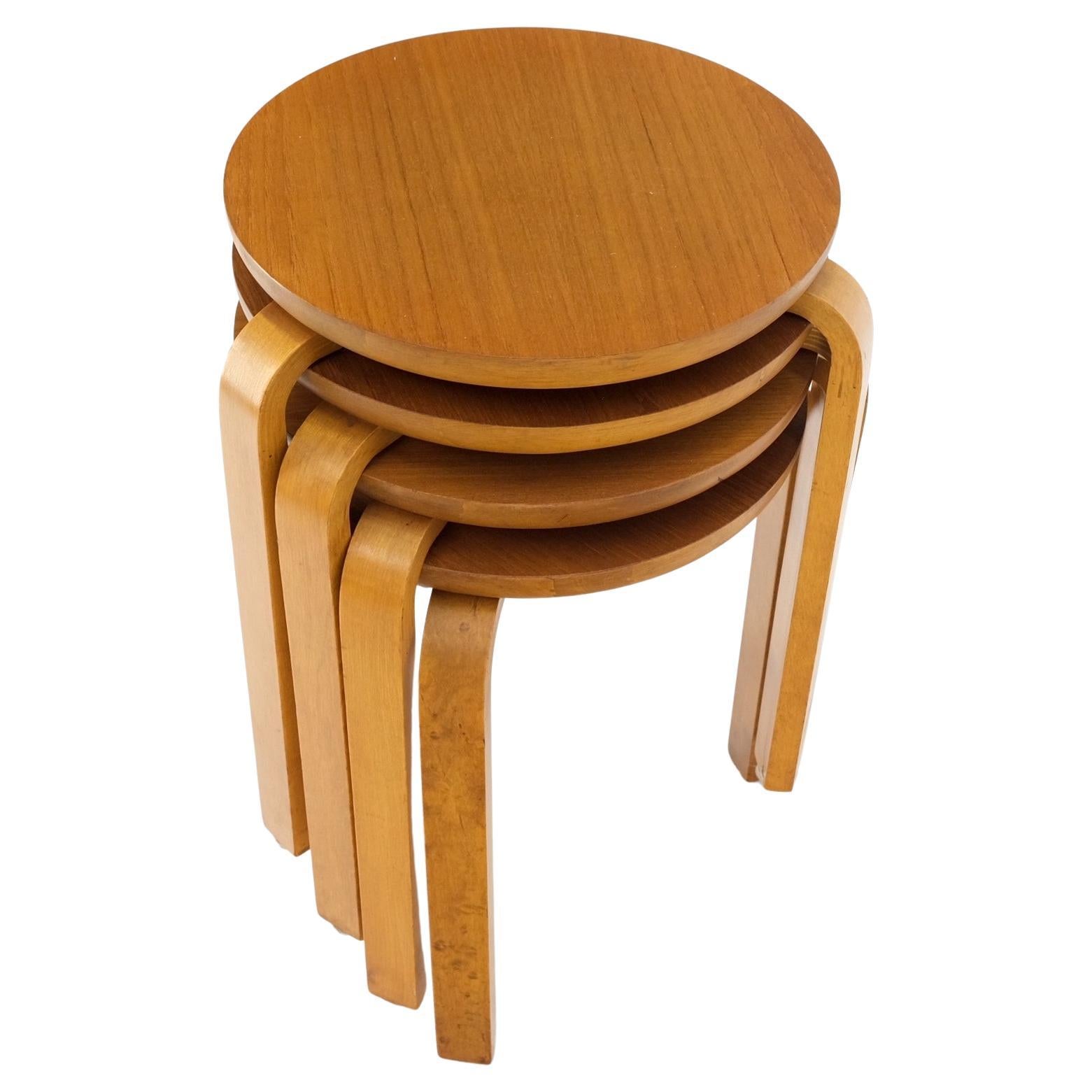 Set of 4 Alvar Aalto round birch bent leg nesting tables c.1950s made in Sweden.
Super clean antique condition.