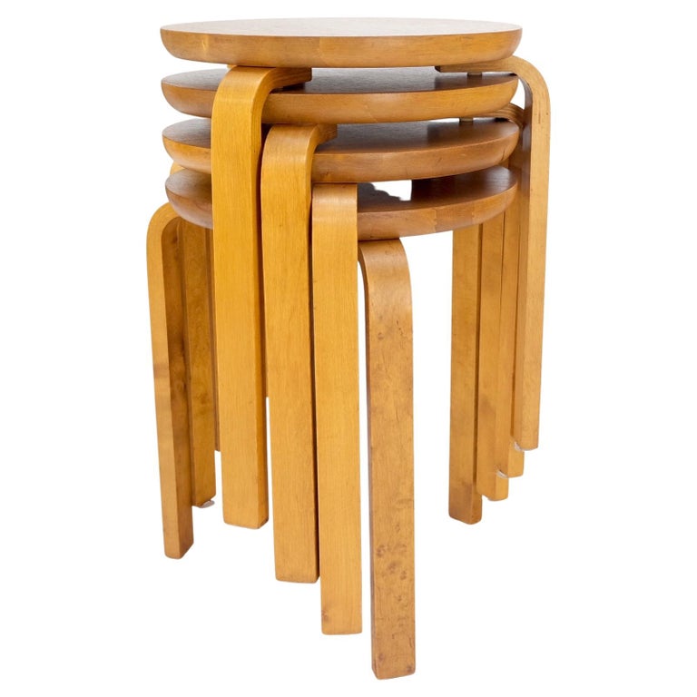 Set of 4 Alvar Aalto Round Birch Bent Leg Nesting Tables c.1950s Made in Sweden For Sale