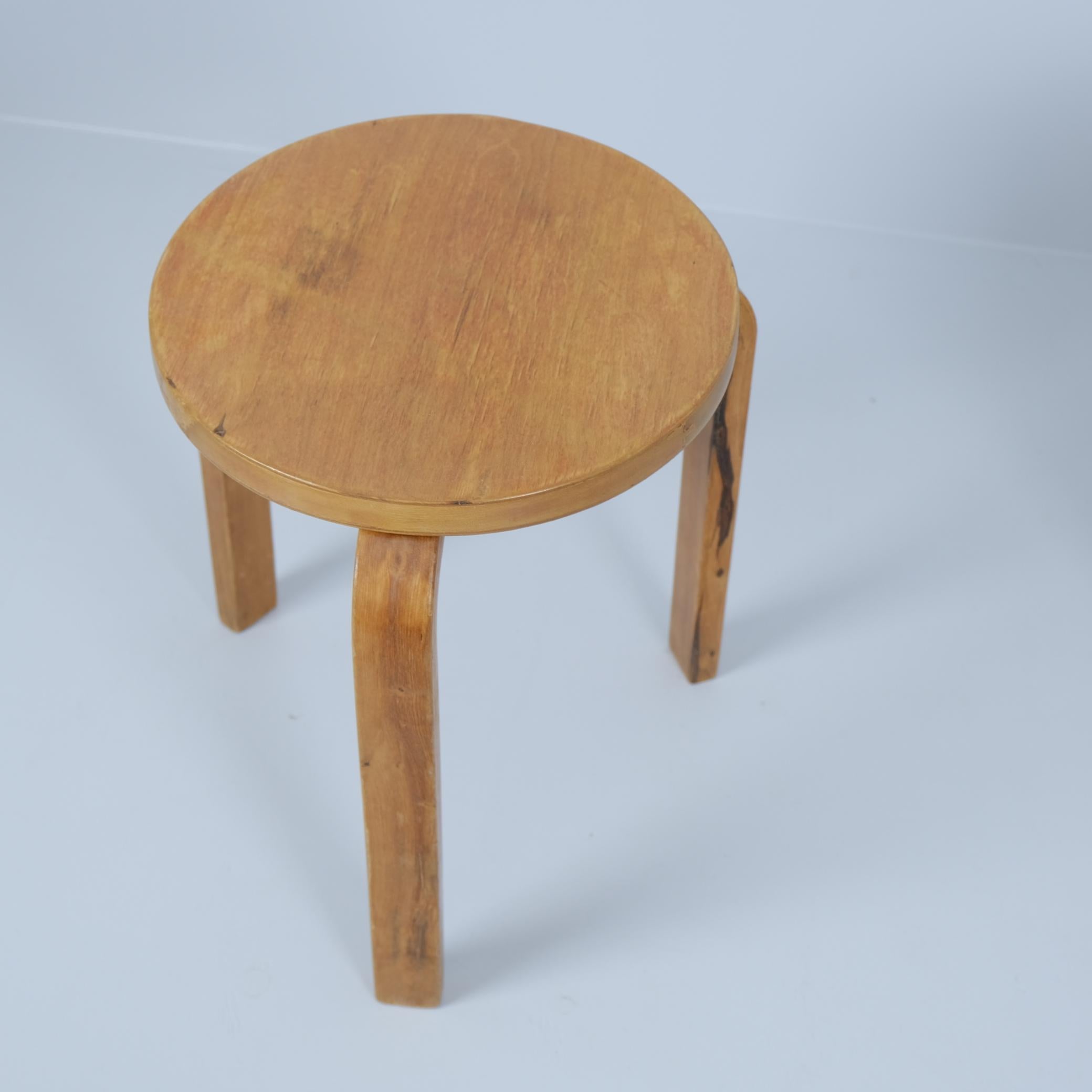 Ensemble de 4 tabourets empilables à 3 pieds Alvar Aalto+Aalto modèle 60 en Brich, Artek années 1930 en vente 1