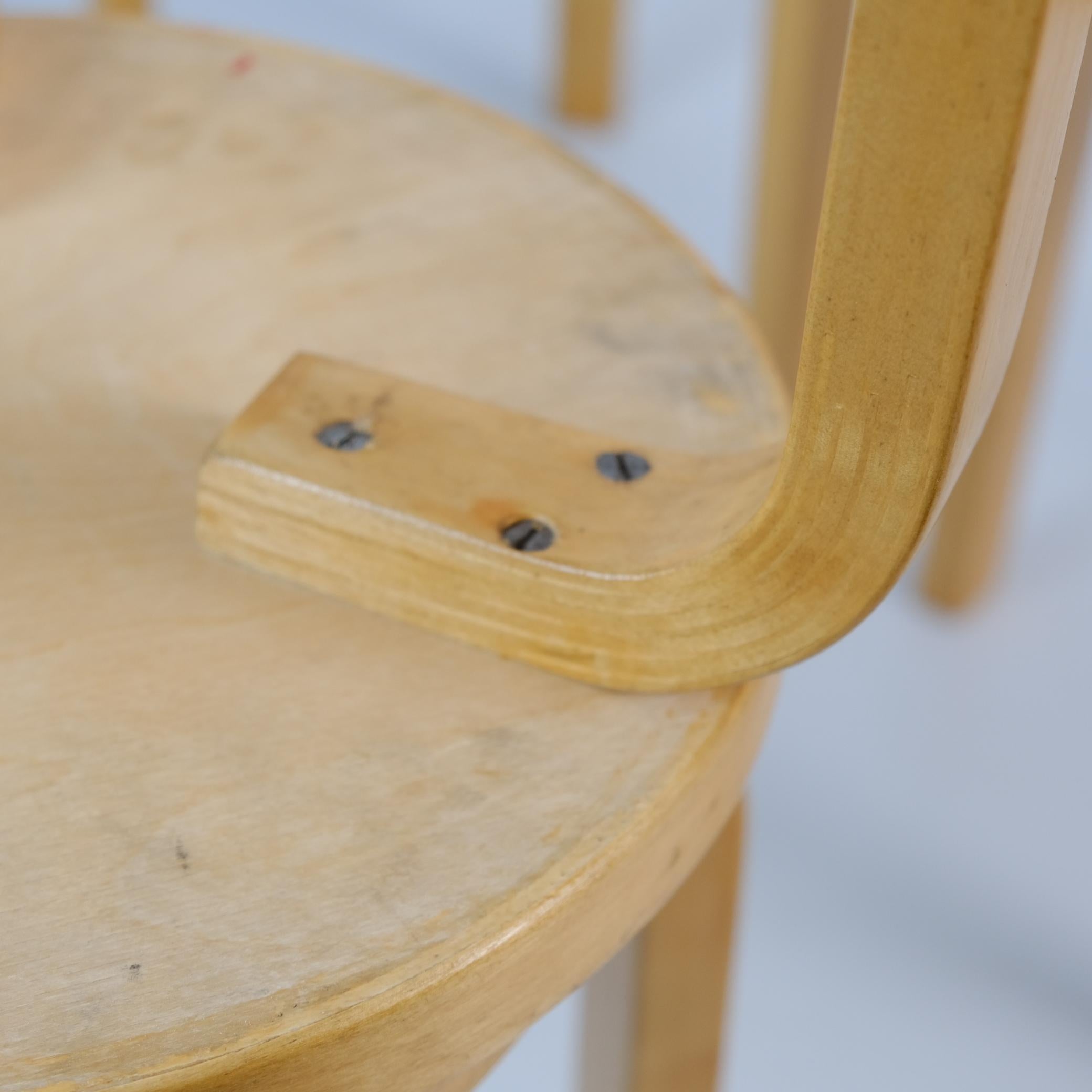 Satz von 4 Alvar Aalto-Hockern Modell Nr. 60, schwarzes Laminat, Artek 1950er Jahre im Angebot 4