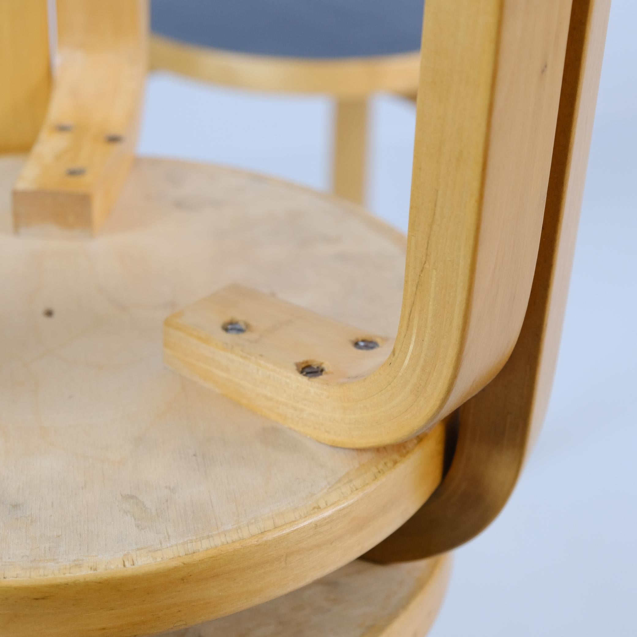 Satz von 4 Alvar Aalto-Hockern Modell Nr. 60, schwarzes Laminat, Artek 1950er Jahre im Angebot 5