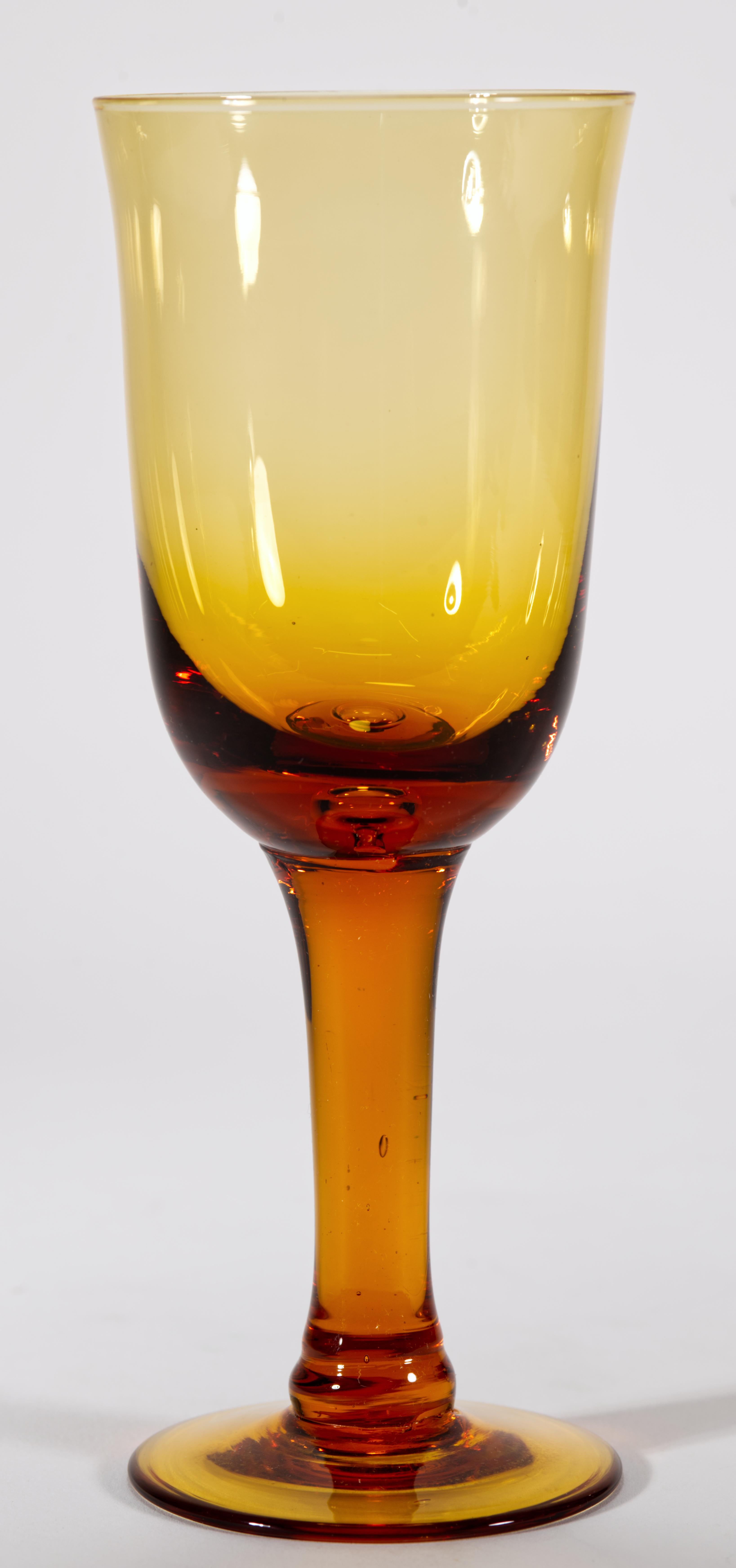 Set of 4 Amber Hand Blown Glasses Goblets with Controlled Bubbles In Good Condition For Sale In Clifton Springs, NY