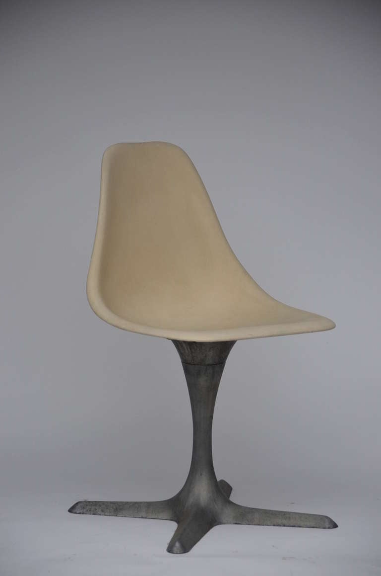 Set of 4 American 1970s Brushed Aluminum and Eggshell Chairs In Good Condition For Sale In Los Angeles, CA